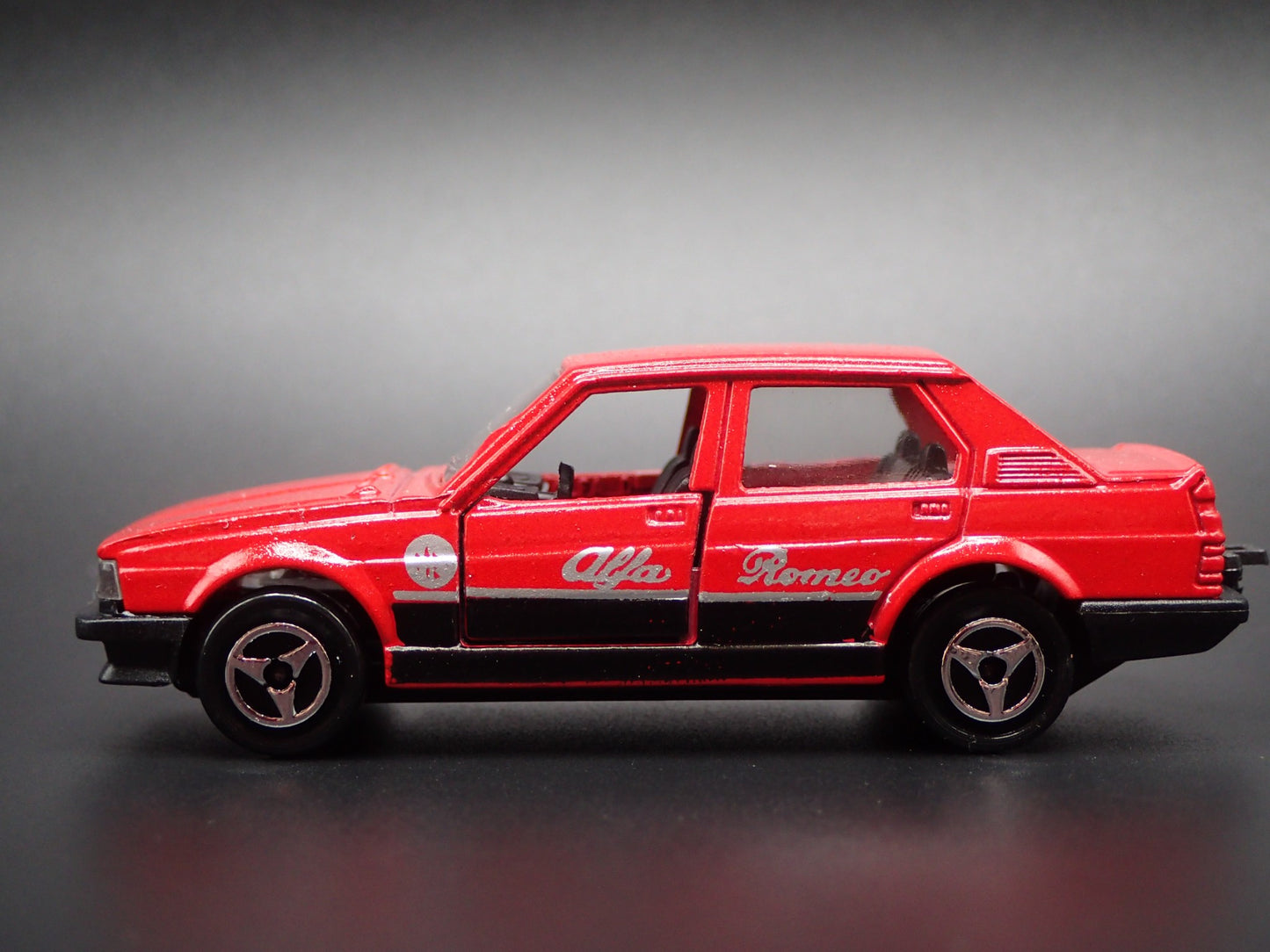 1977-1985 ALFA ROMEO GIULIETTA 1:64 SCALE COLLECTIBLE DIORAMA DIECAST MODEL CAR