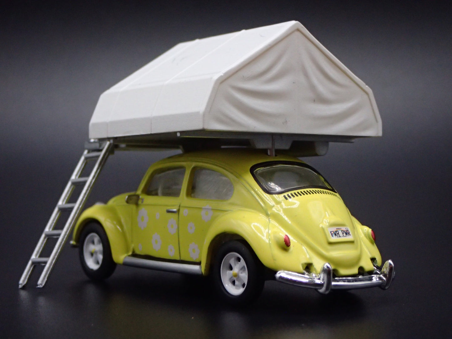 1960-1967 VW VOLKSWAGEN BEETLE BUG w TENT YELLOW 1:64 SCALE DIECAST MODEL CAR