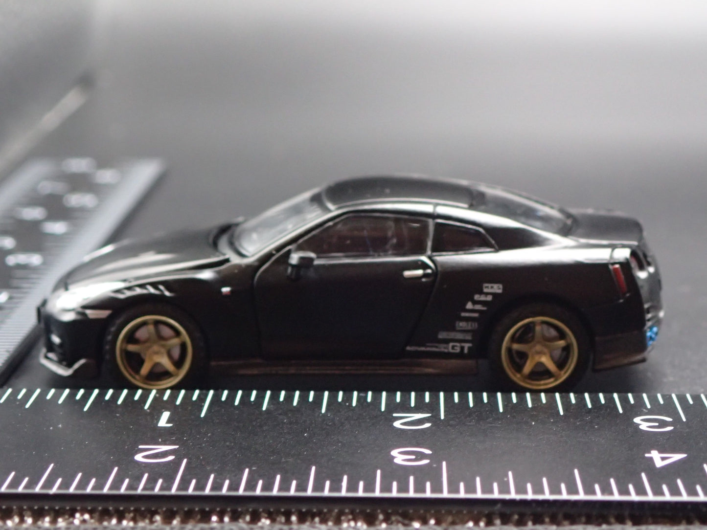 1993-1998 NISSAN SKYLINE GTR BCNR33 BLACK 1:64 SCALE DIORAMA DIECAST MODEL CAR