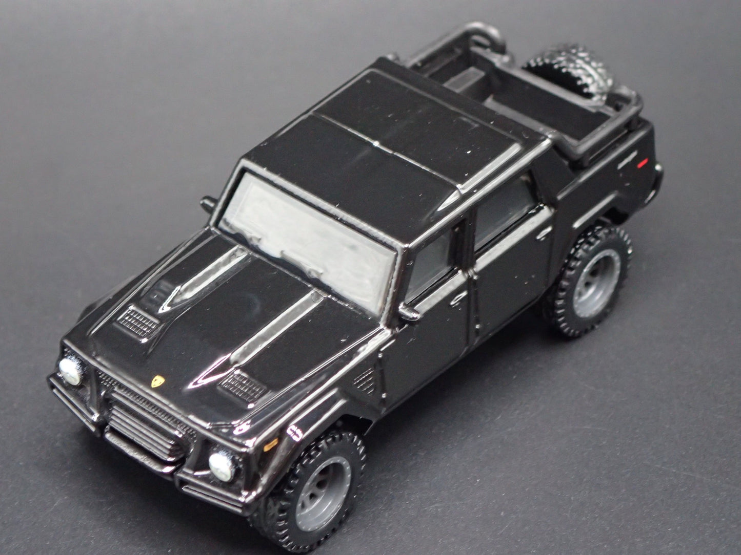 1986-1993 LAMBORGHINI LM002 SUV 1:64 SCALE COLLECTIBLE DIORAMA DIECAST MODEL CAR