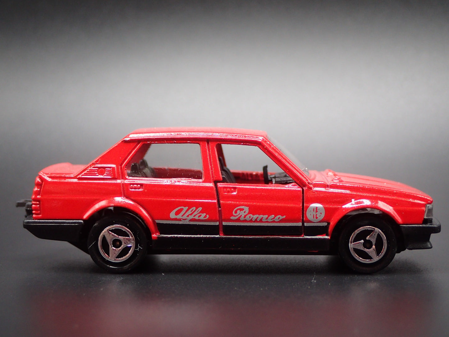 1977-1985 ALFA ROMEO GIULIETTA 1:64 SCALE COLLECTIBLE DIORAMA DIECAST MODEL CAR