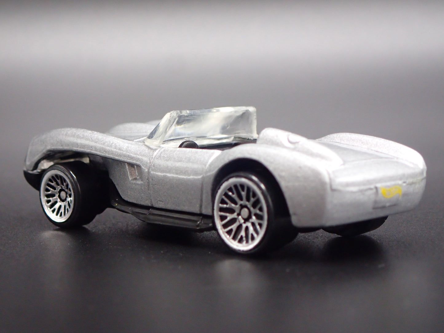 1952-1964 FERRARI 250 CONVERTIBLE SILVER 1:64 SCALE DIORAMA DIECAST MODEL CAR