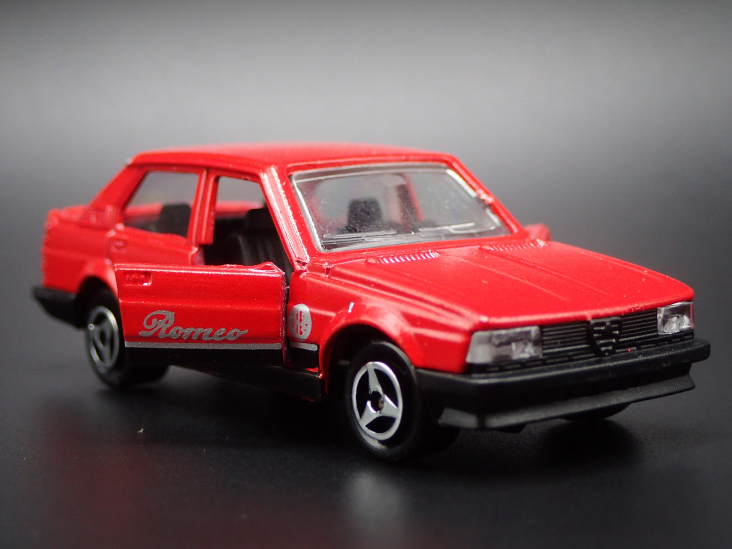 1977-1985 ALFA ROMEO GIULIETTA 1:64 SCALE COLLECTIBLE DIORAMA DIECAST MODEL CAR