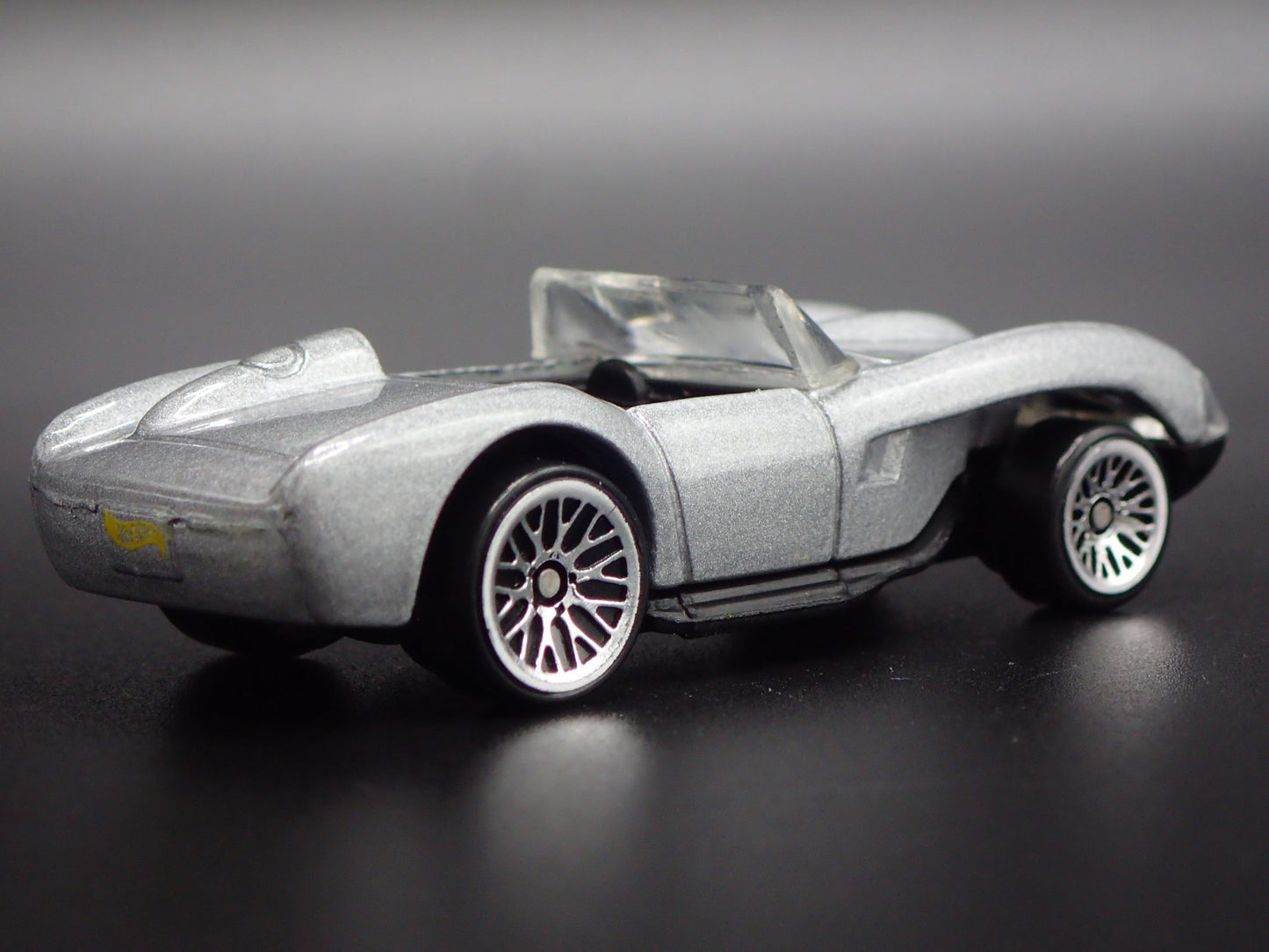 1952-1964 FERRARI 250 CONVERTIBLE SILVER 1:64 SCALE DIORAMA DIECAST MODEL CAR