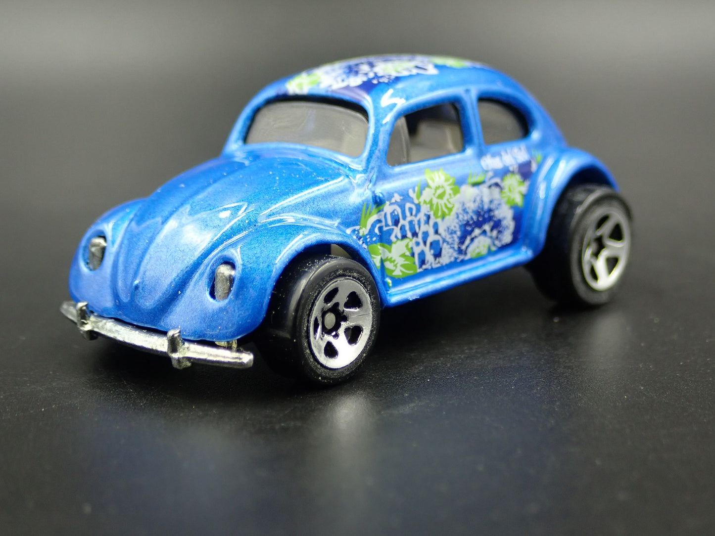 1960-1967 VW VOLKSWAGEN CLASSIC BEETLE BUG 1:64 SCALE DIORAMA DIECAST MODEL CAR