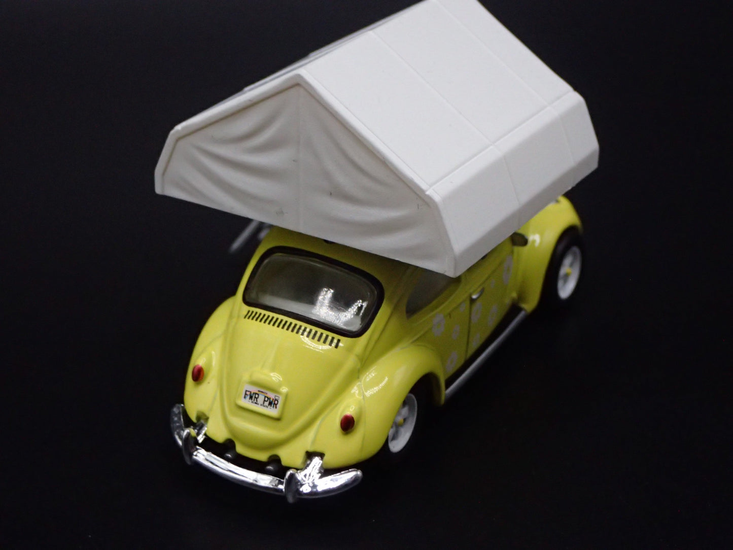 1960-1967 VW VOLKSWAGEN BEETLE BUG w TENT YELLOW 1:64 SCALE DIECAST MODEL CAR