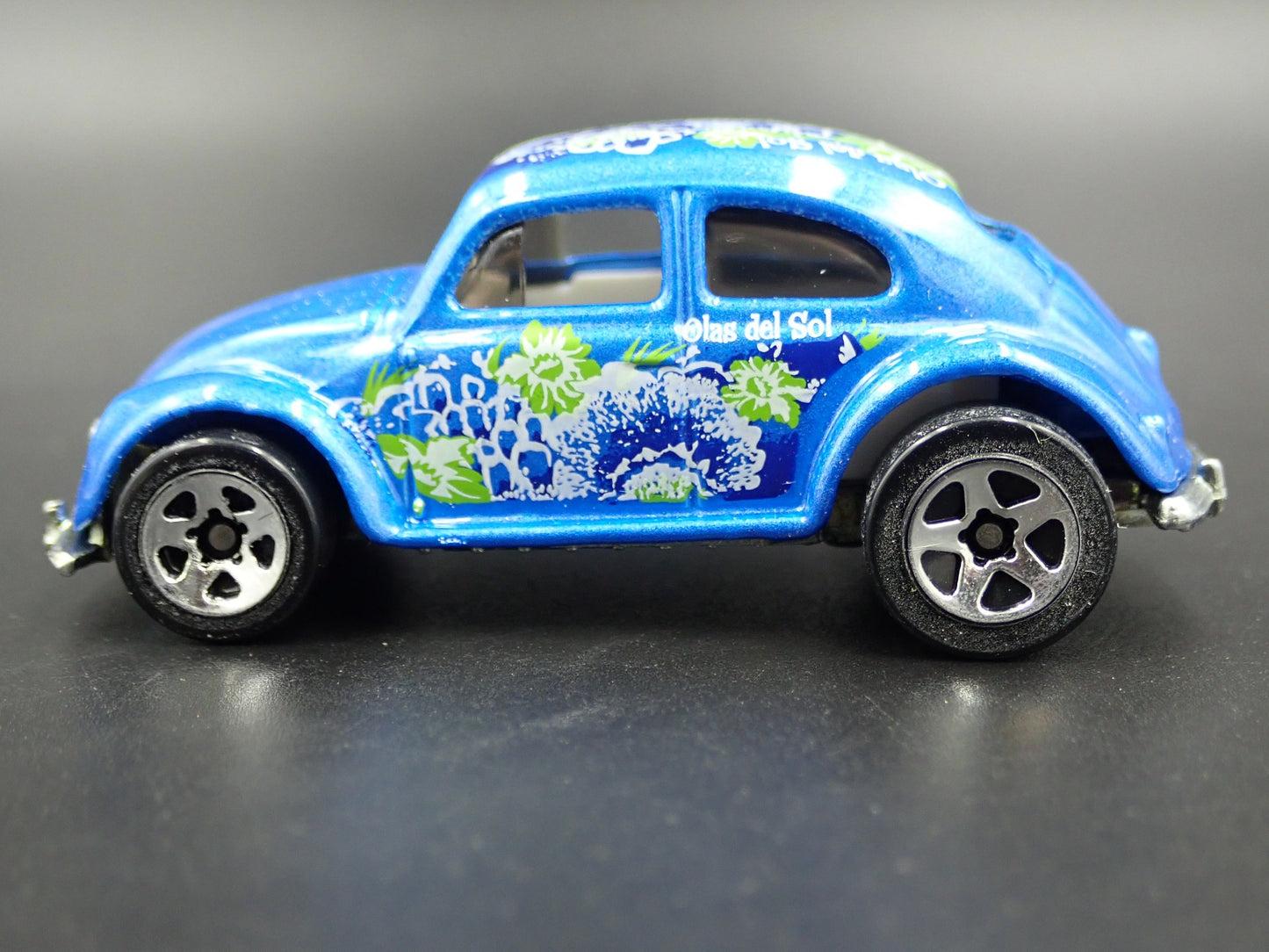 1960-1967 VW VOLKSWAGEN CLASSIC BEETLE BUG 1:64 SCALE DIORAMA DIECAST MODEL CAR