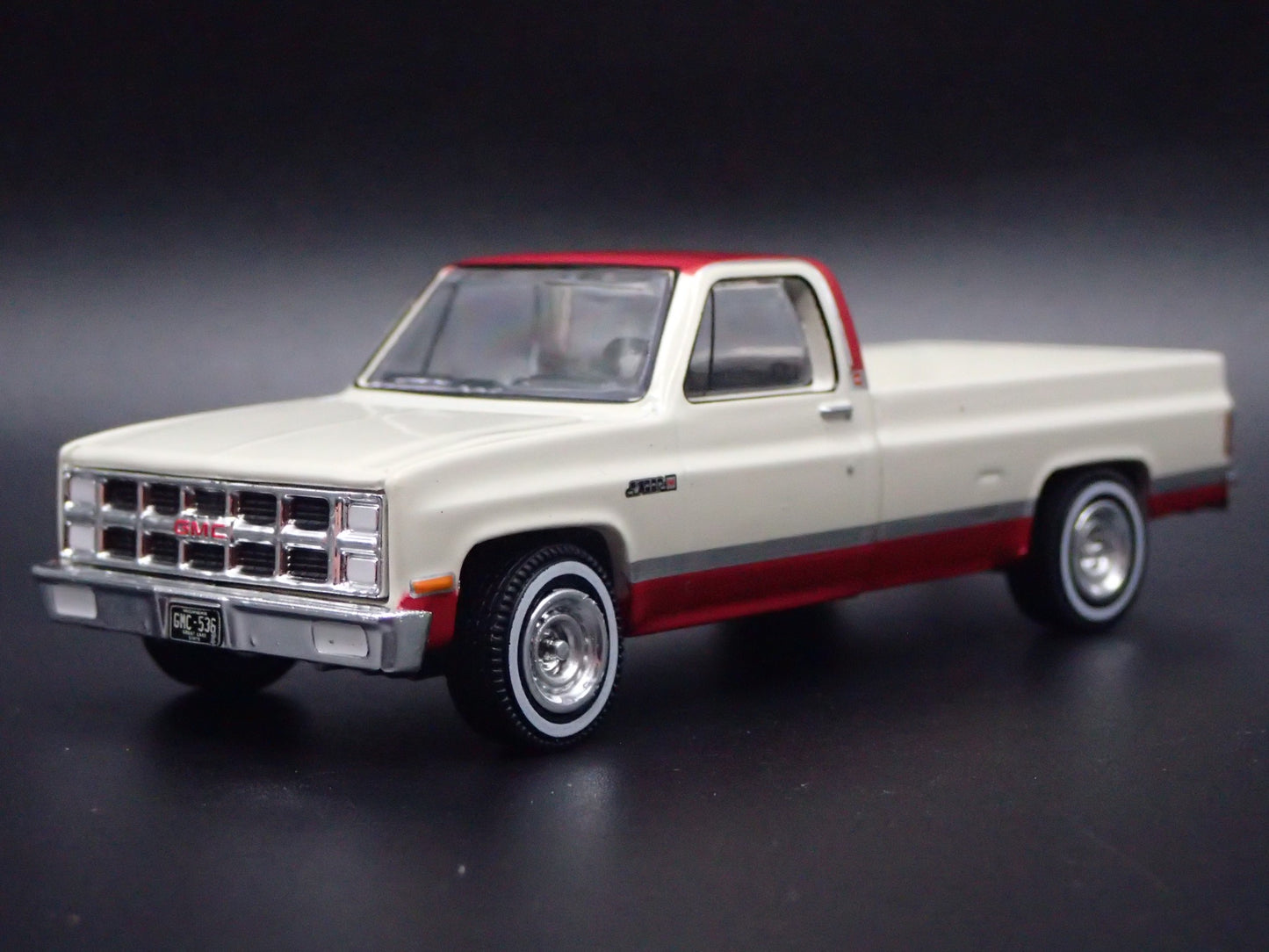 1981 GMC SIERRA CLASSIC K2500 PICKUP TRUCK W HITCH 1/64 SCALE DIECAST MODEL CAR