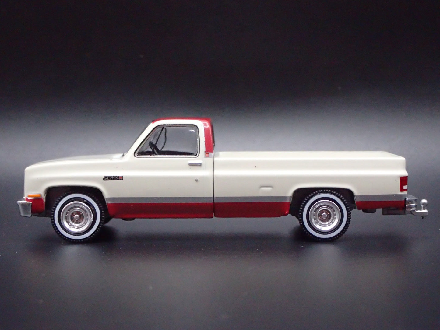 1981 GMC SIERRA CLASSIC K2500 PICKUP TRUCK W HITCH 1/64 SCALE DIECAST MODEL CAR