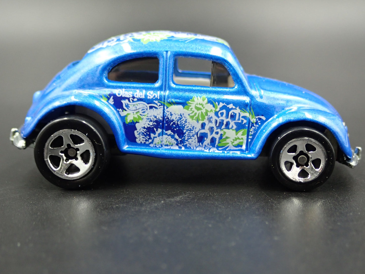 1960-1967 VW VOLKSWAGEN CLASSIC BEETLE BUG 1:64 SCALE DIORAMA DIECAST MODEL CAR