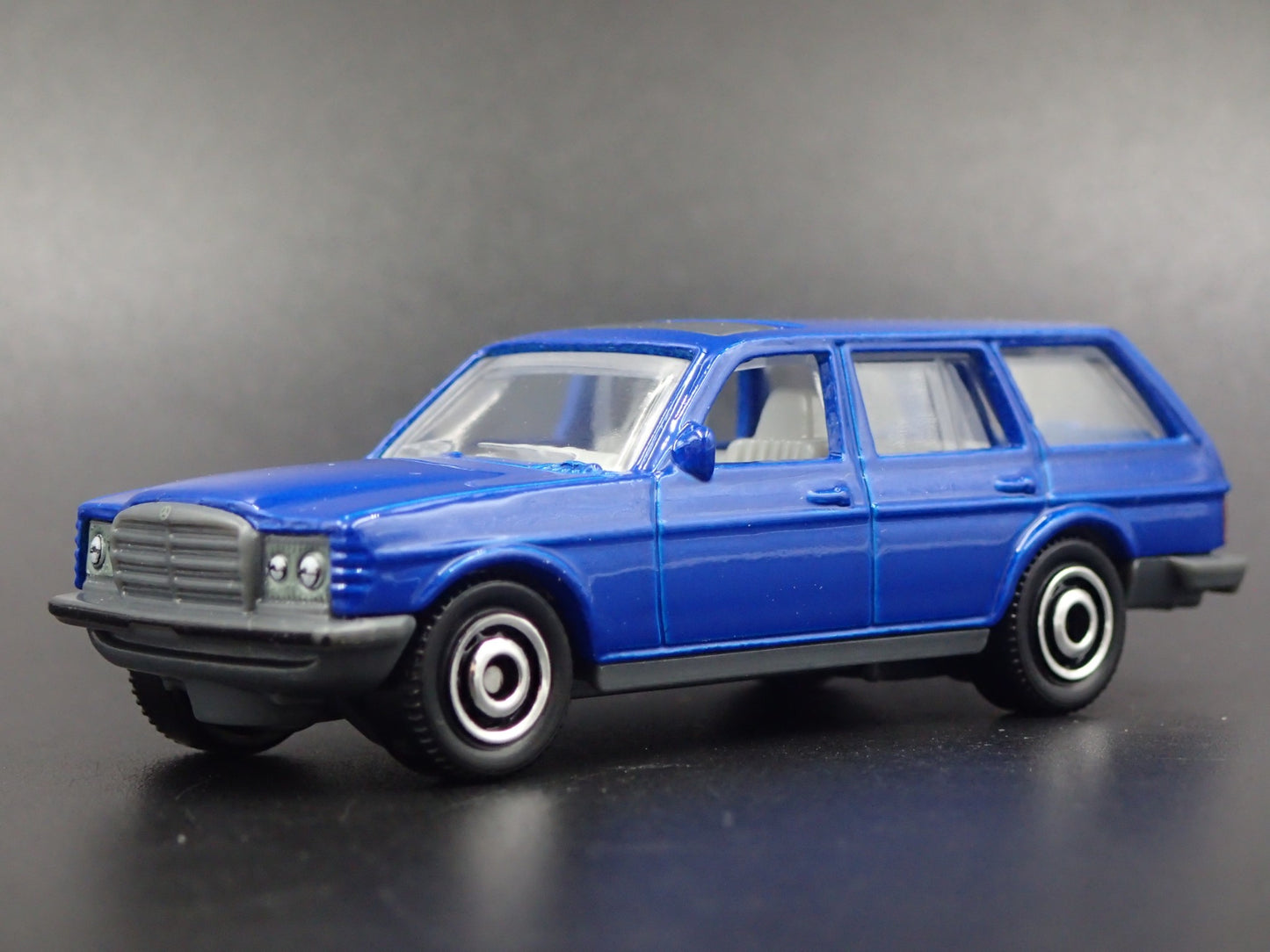 1978-1986 MERCEDES-BENZ W123 STATION WAGON BLUE 1:64 SCALE DIECAST MODEL CAR