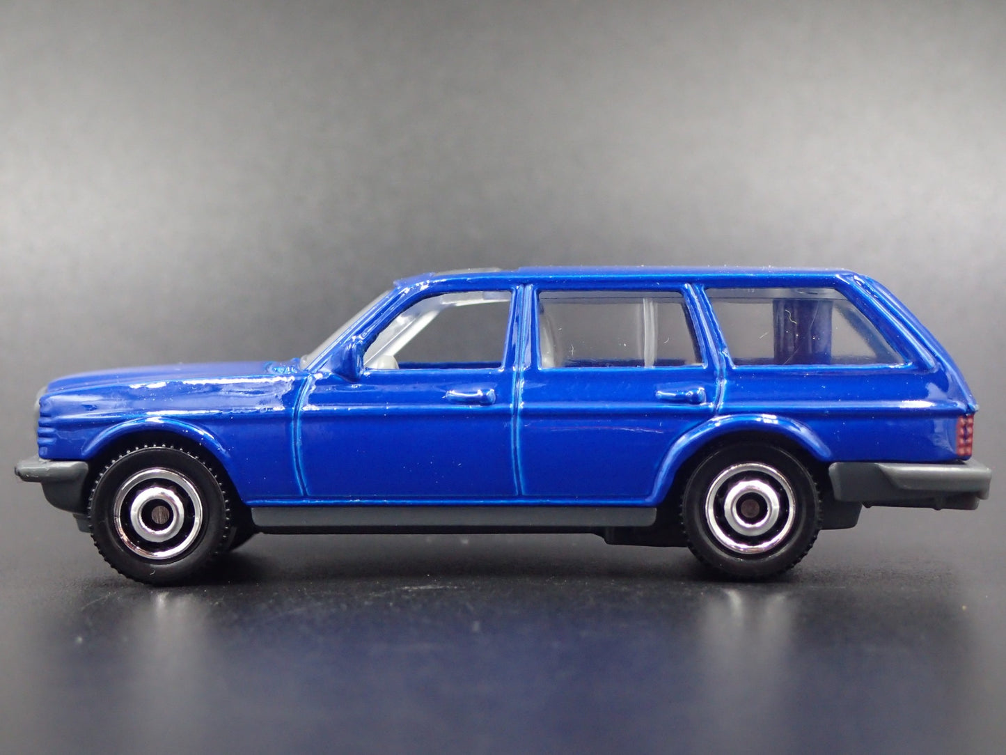 1978-1986 MERCEDES-BENZ W123 STATION WAGON BLUE 1:64 SCALE DIECAST MODEL CAR