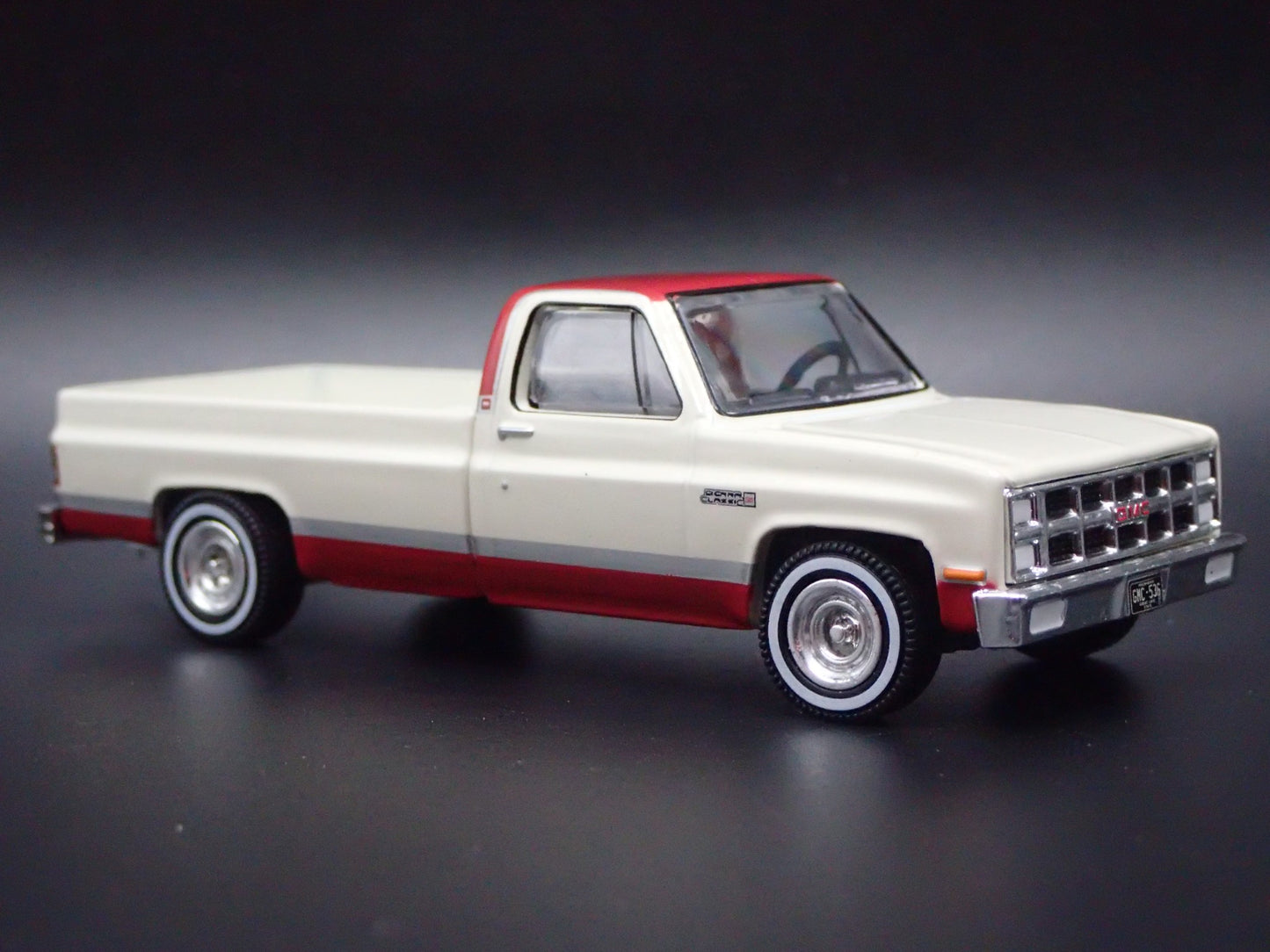 1981 GMC SIERRA CLASSIC K2500 PICKUP TRUCK W HITCH 1/64 SCALE DIECAST MODEL CAR