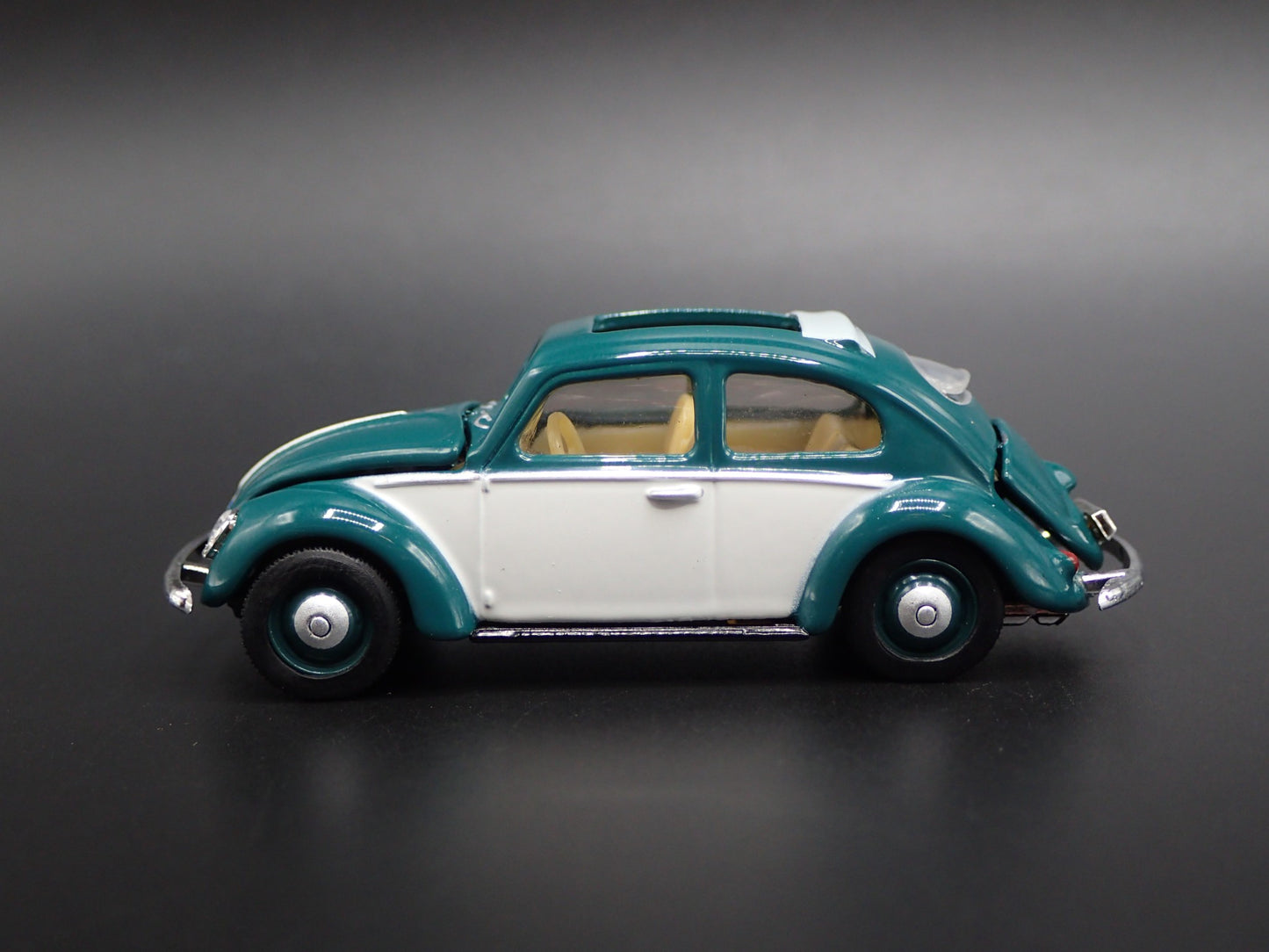1953 53 VW VOLKSWAGEN BEETLE BUG OVAL GREEN 1:64 SCALE DIORAMA DIECAST MODEL CAR
