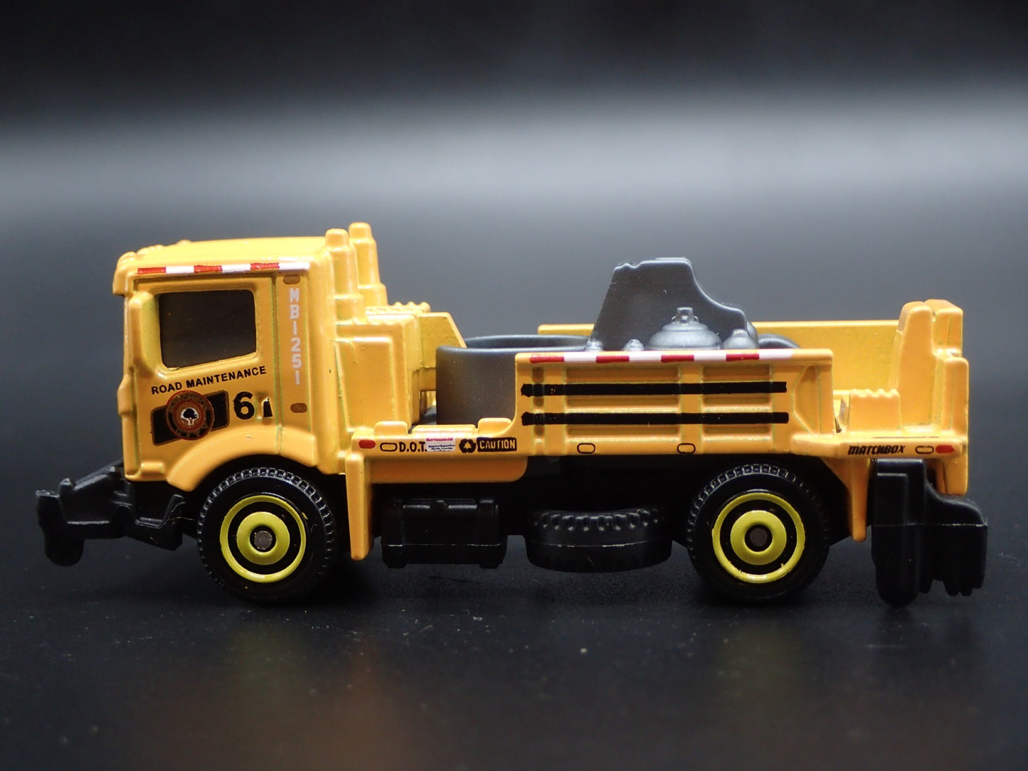 CONSTRUCTION ROAD MAINTENANCE STRIPING 1:64 MB SCALE DIORAMA DIECAST MODEL CAR