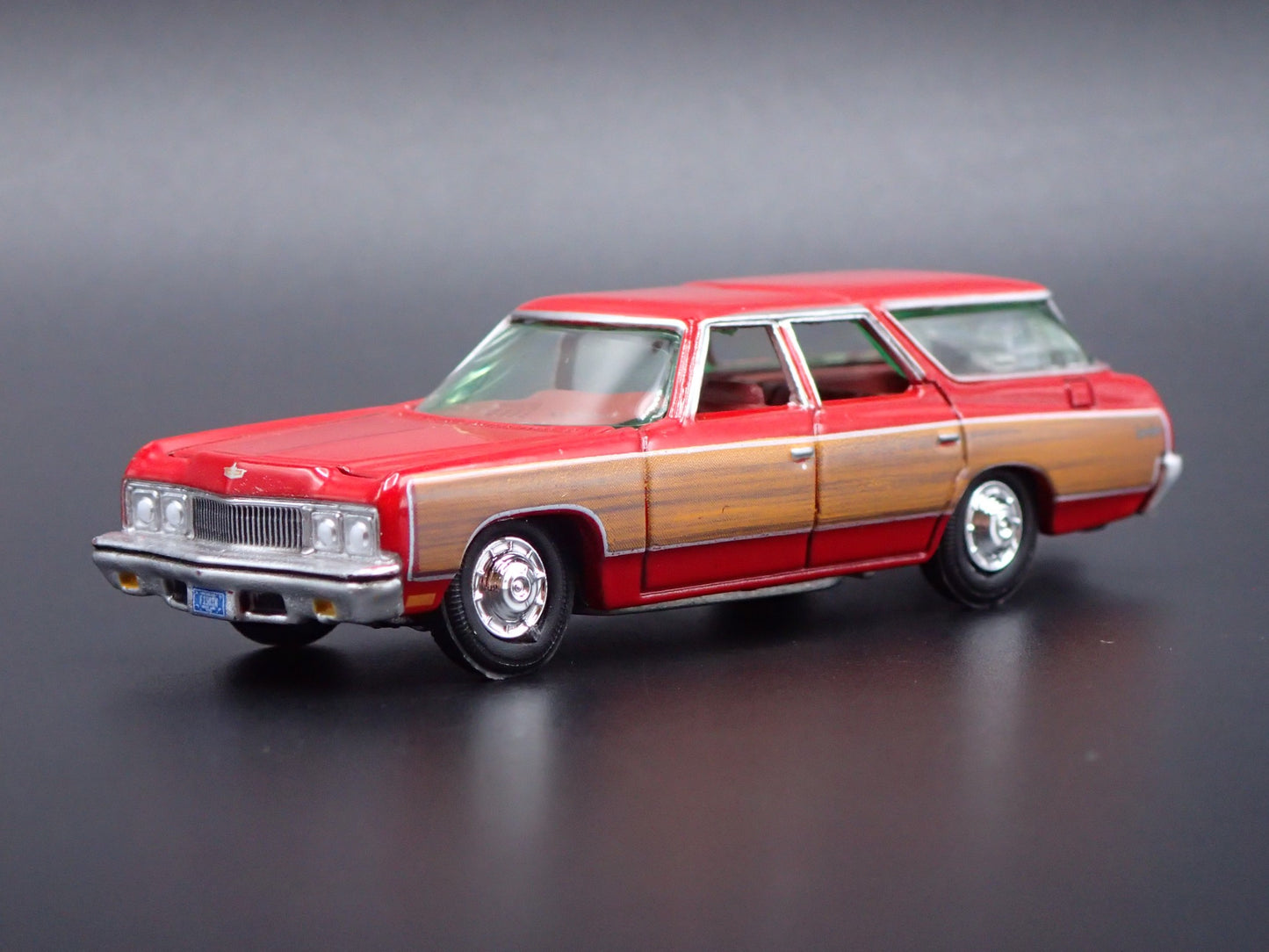 1973 73 CHEVY CHEVROLET CAPRICE STATION WAGON HITCH 1:64 SCALE DIECAST MODEL CAR