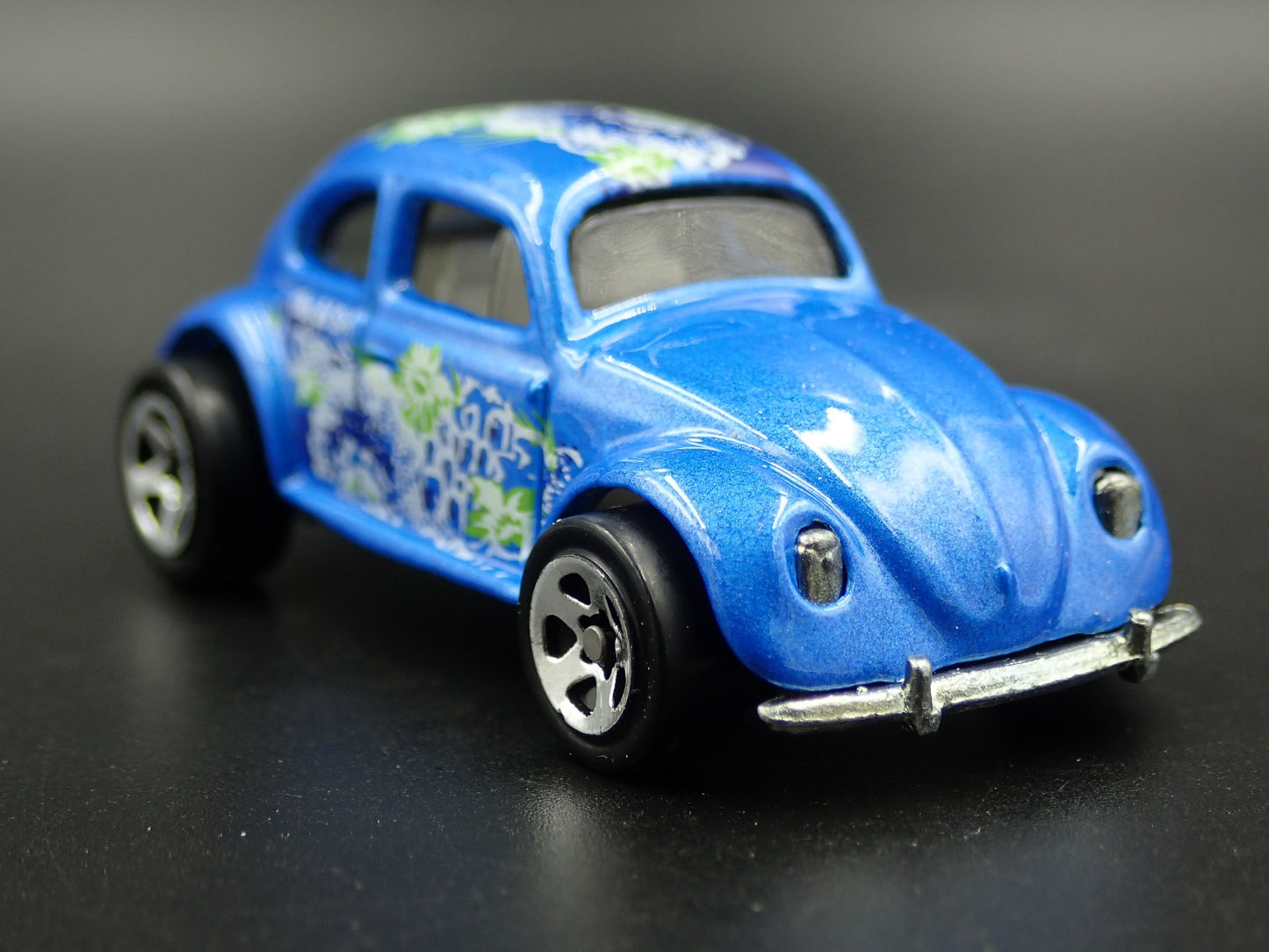 1960-1967 VW VOLKSWAGEN CLASSIC BEETLE BUG 1:64 SCALE DIORAMA DIECAST MODEL CAR