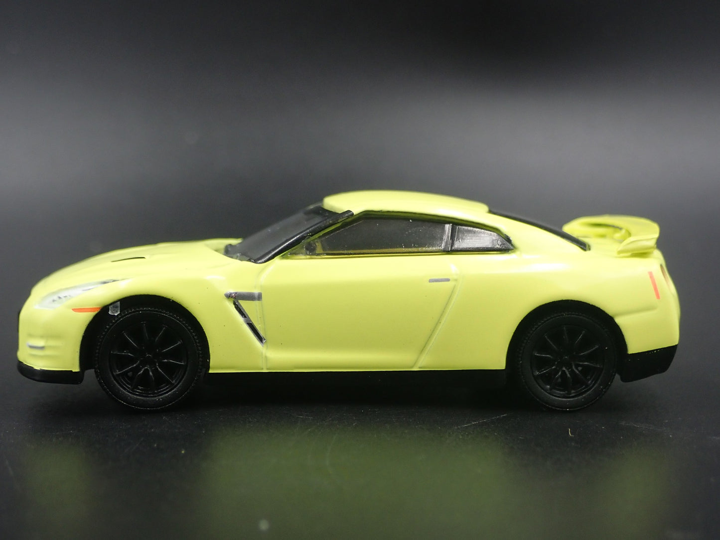 2007-2025 NISSAN SKYLINE GTR R35 NEON 1:64 SCALE DIORAMA DIECAST MODEL CAR