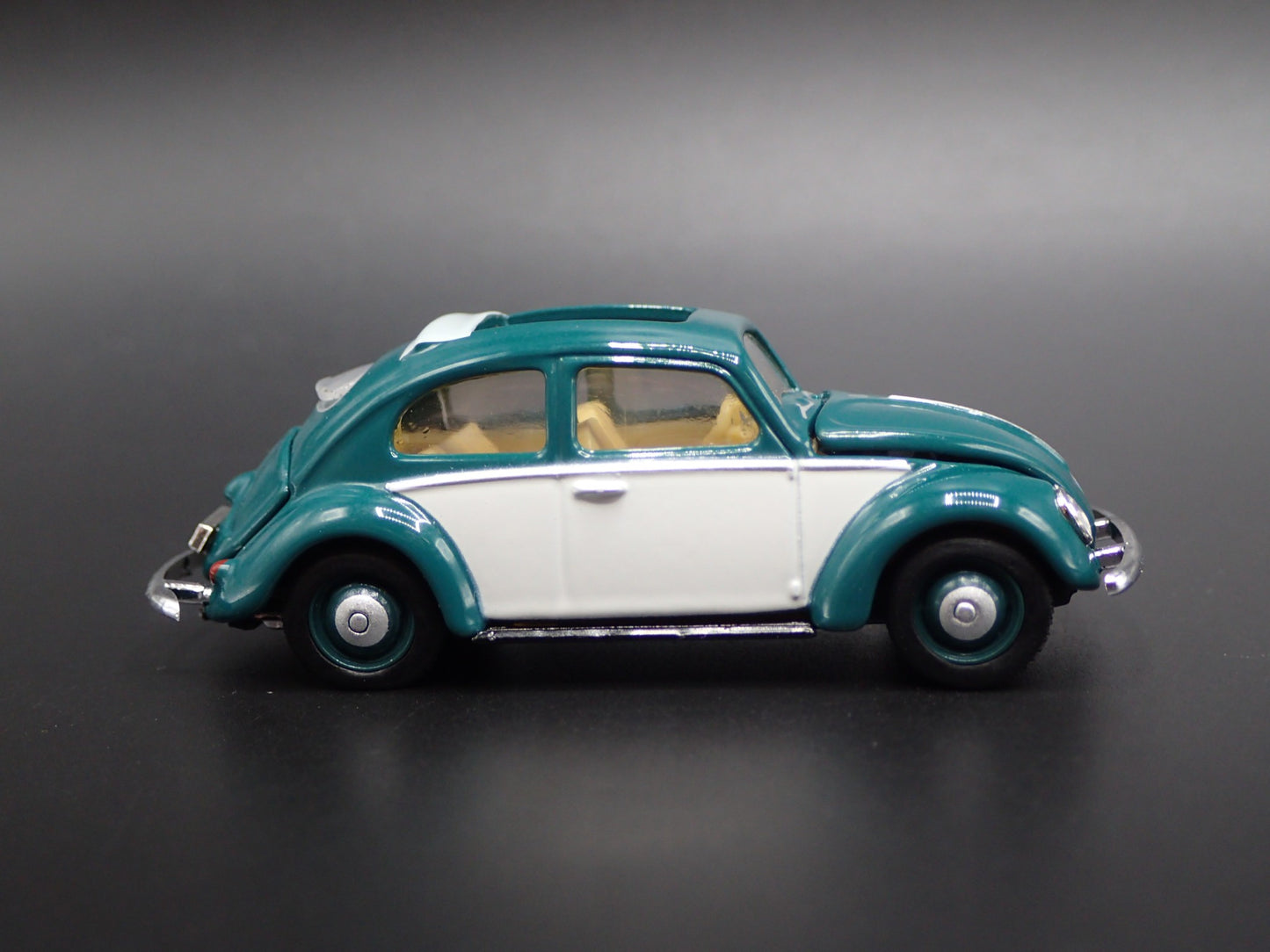 1953 53 VW VOLKSWAGEN BEETLE BUG OVAL GREEN 1:64 SCALE DIORAMA DIECAST MODEL CAR