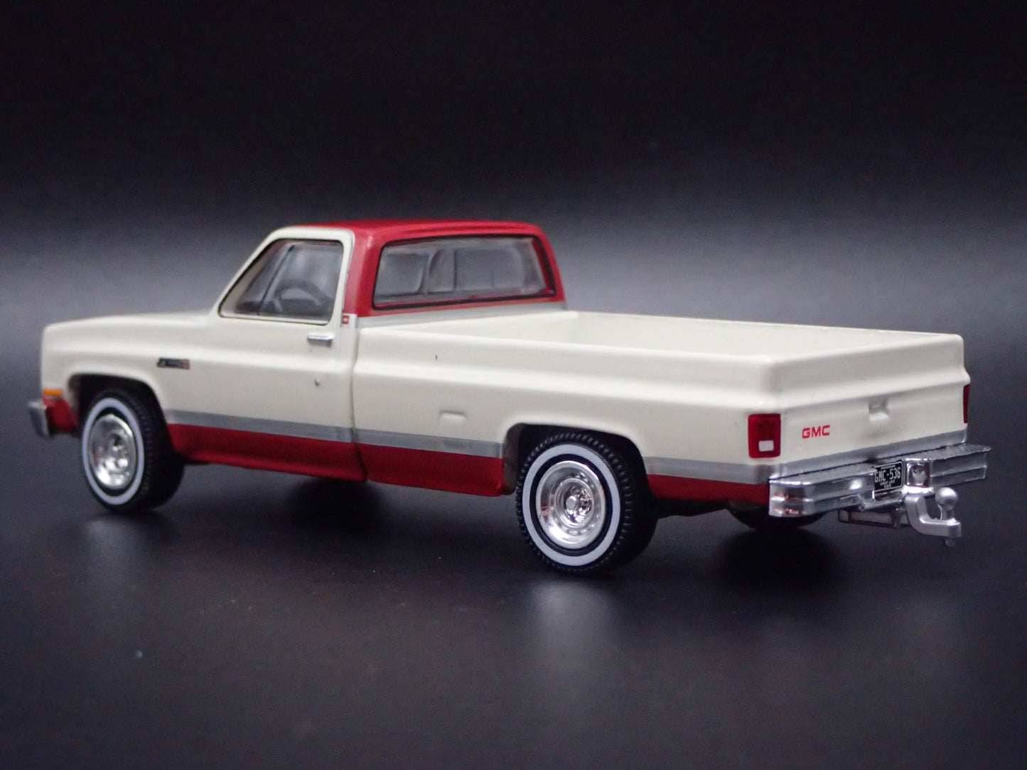 1981 GMC SIERRA CLASSIC K2500 PICKUP TRUCK W HITCH 1/64 SCALE DIECAST MODEL CAR