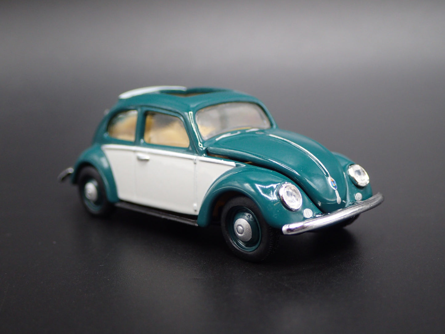 1953 53 VW VOLKSWAGEN BEETLE BUG OVAL GREEN 1:64 SCALE DIORAMA DIECAST MODEL CAR