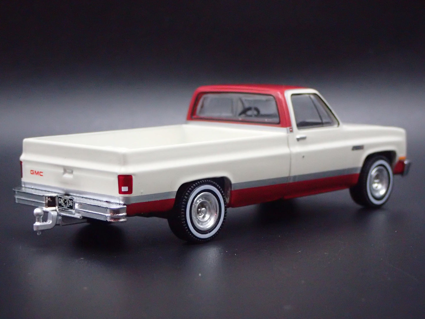 1981 GMC SIERRA CLASSIC K2500 PICKUP TRUCK W HITCH 1/64 SCALE DIECAST MODEL CAR