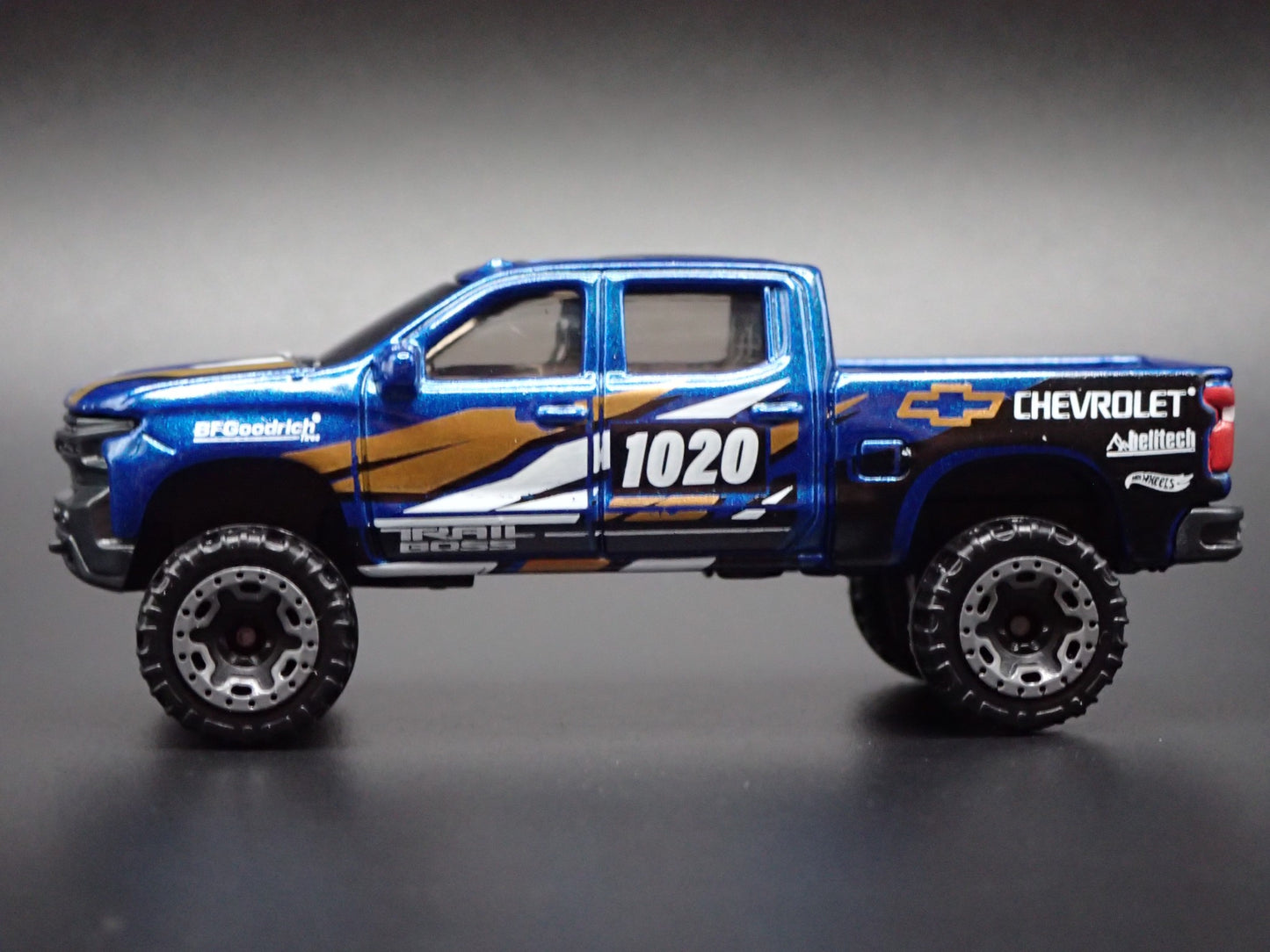 2019 19 CHEVY CHEVROLET SILVERADO LT TRAIL BOSS 1:64 SCALE DIECAST MODEL CAR