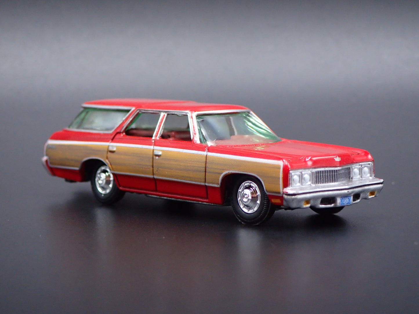 1973 73 CHEVY CHEVROLET CAPRICE STATION WAGON HITCH 1:64 SCALE DIECAST MODEL CAR