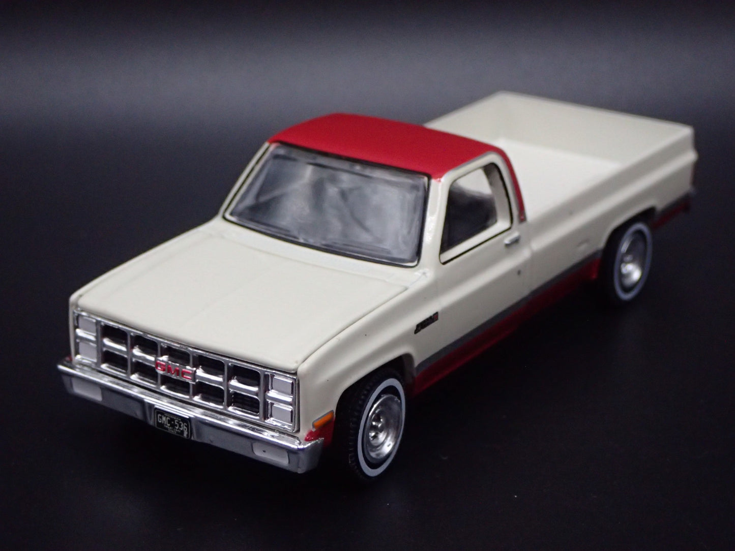 1981 GMC SIERRA CLASSIC K2500 PICKUP TRUCK W HITCH 1/64 SCALE DIECAST MODEL CAR