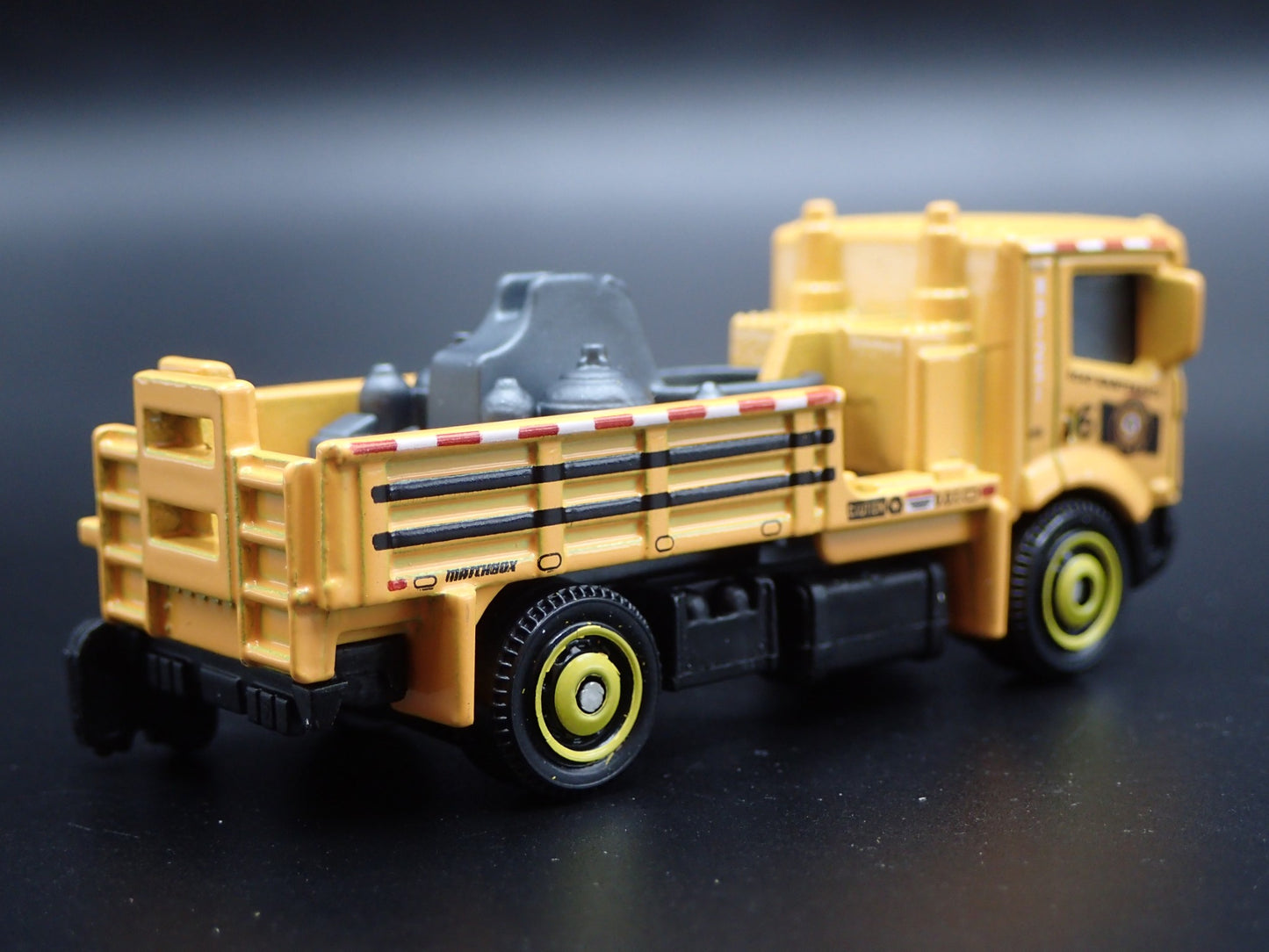 CONSTRUCTION ROAD MAINTENANCE STRIPING 1:64 MB SCALE DIORAMA DIECAST MODEL CAR