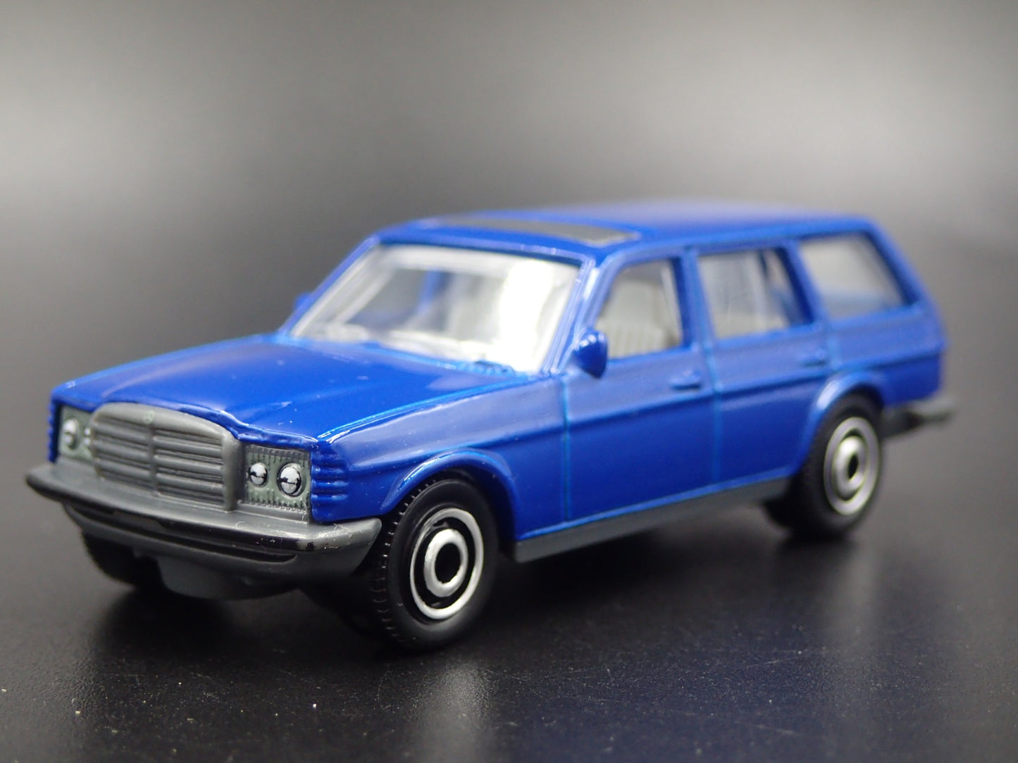 1978-1986 MERCEDES-BENZ W123 STATION WAGON BLUE 1:64 SCALE DIECAST MODEL CAR