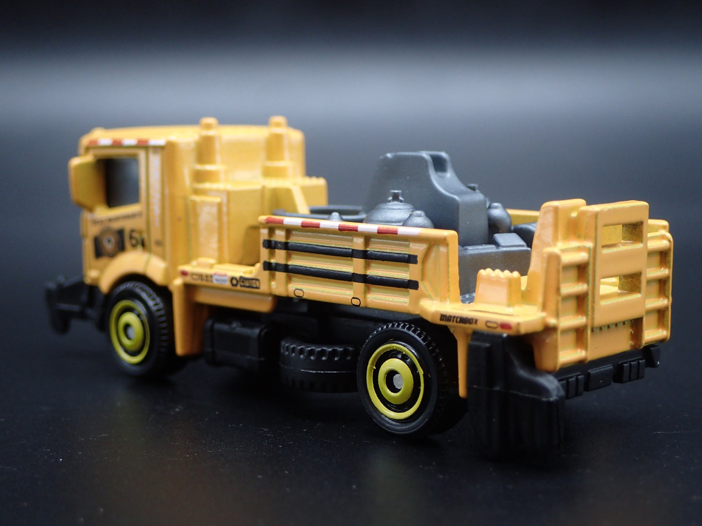 CONSTRUCTION ROAD MAINTENANCE STRIPING 1:64 MB SCALE DIORAMA DIECAST MODEL CAR