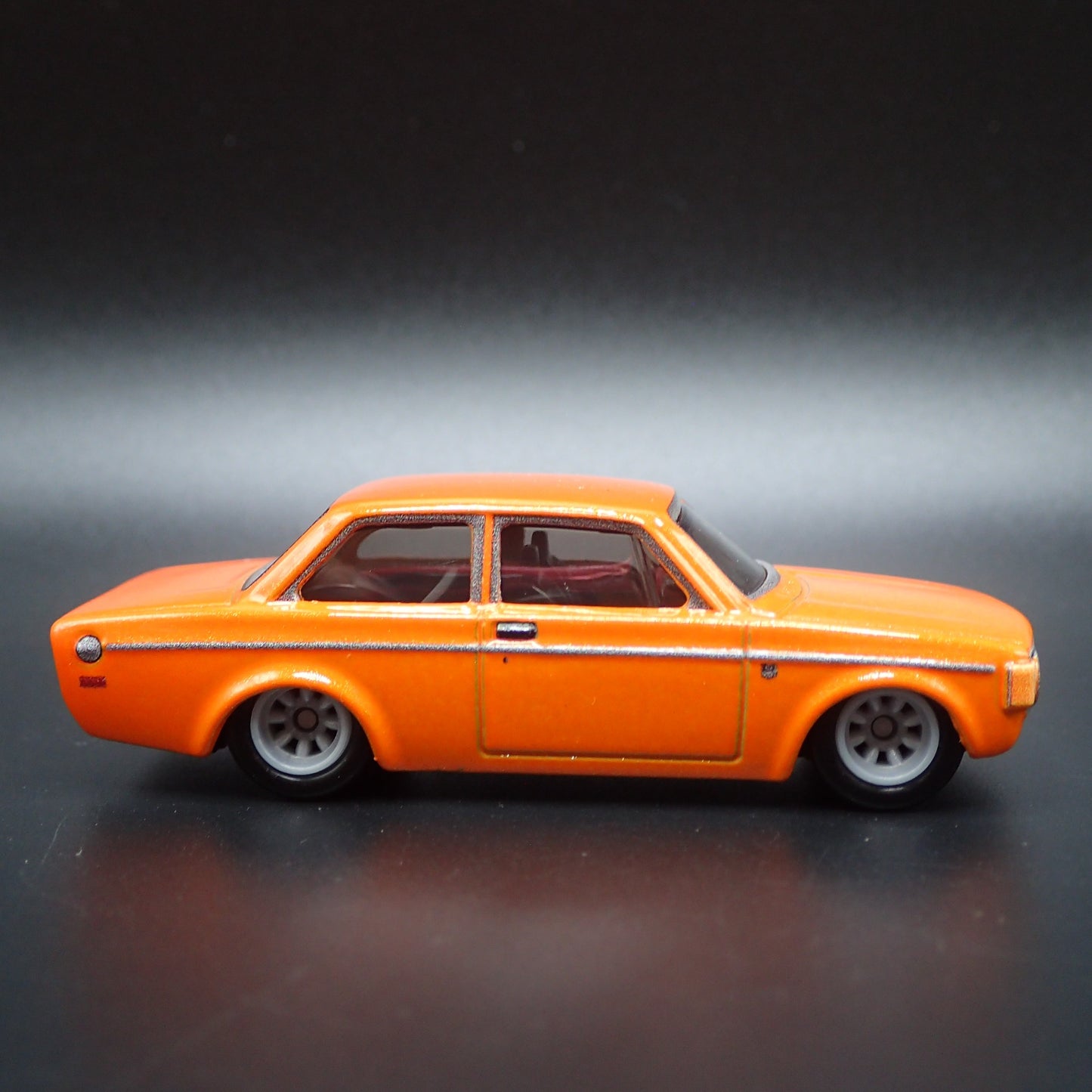 1973 73 VOLVO 142 GL 2 TWO DOOR ORANGE 1:64 SCALE DIORAMA DIECAST MODEL CAR
