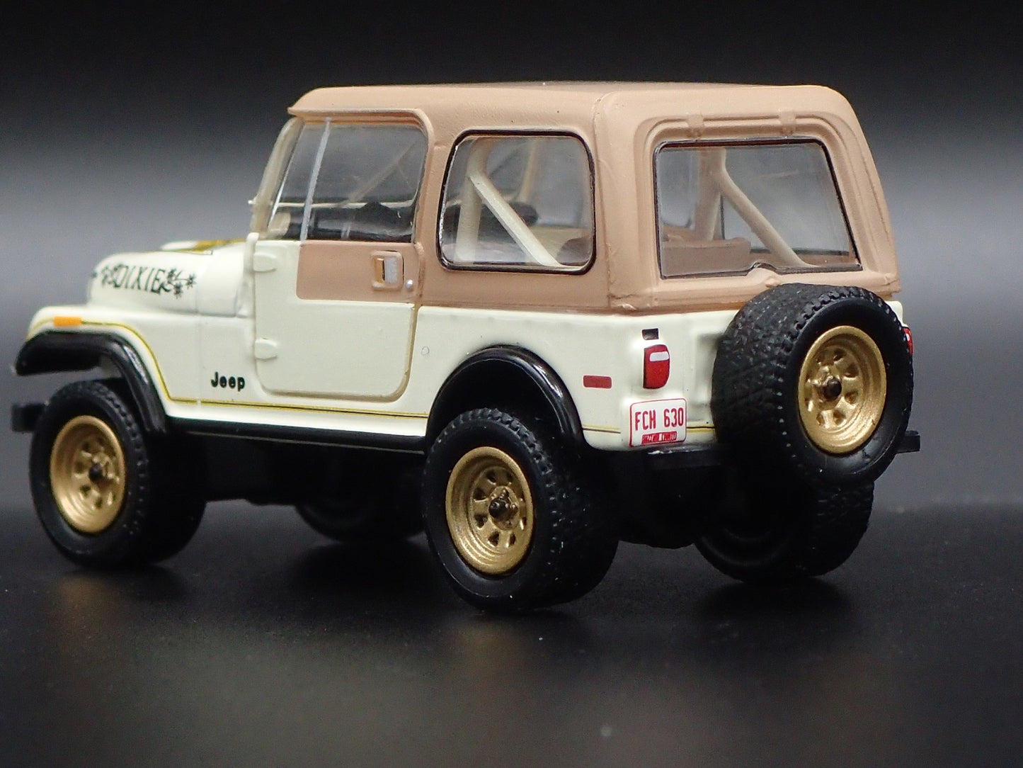 1976-1986 JEEP CJ7 GOLDEN EAGLE 1:64 SCALE COLLECTIBLE DIORAMA DIECAST MODEL CAR