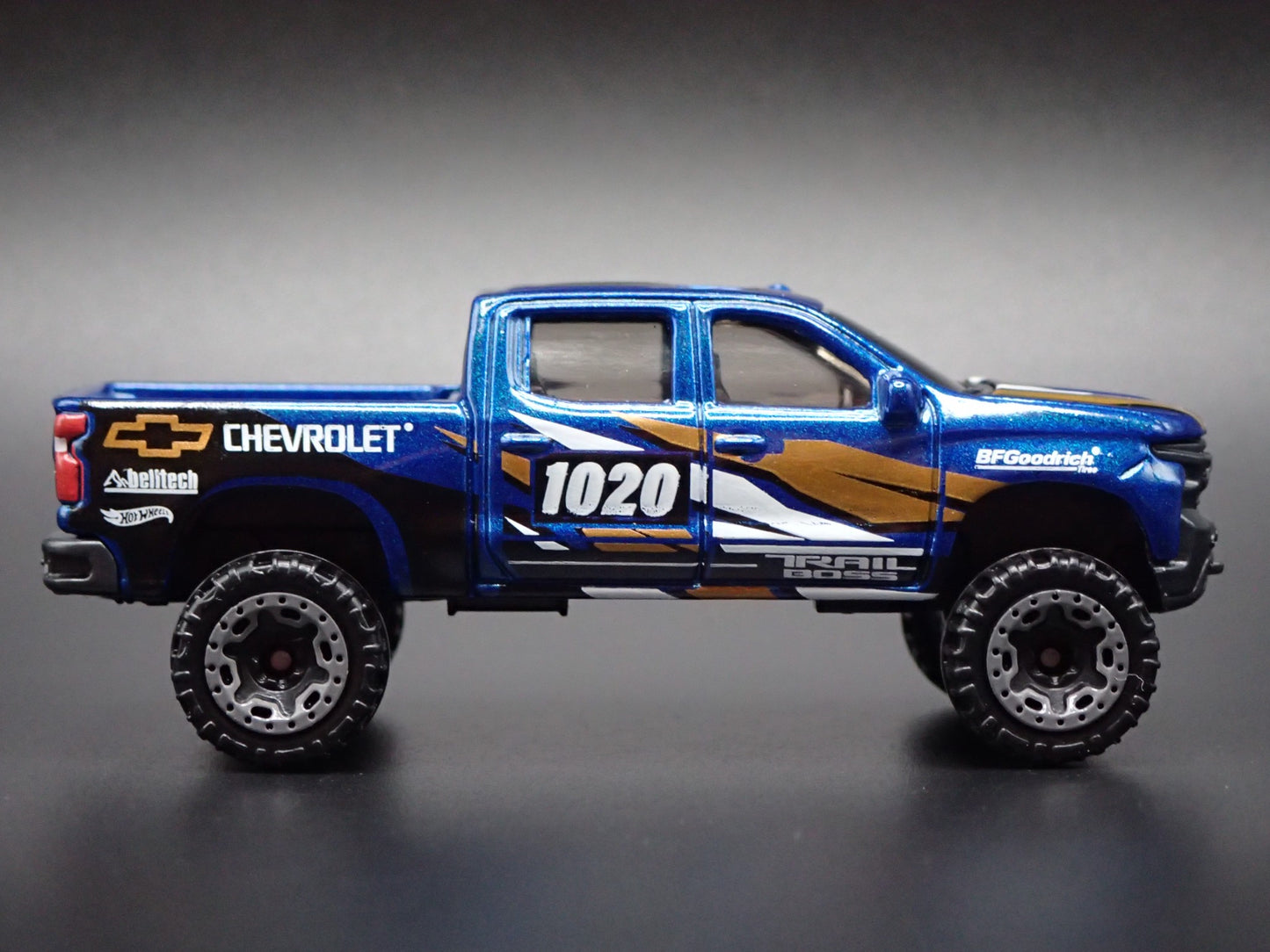 2019 19 CHEVY CHEVROLET SILVERADO LT TRAIL BOSS 1:64 SCALE DIECAST MODEL CAR