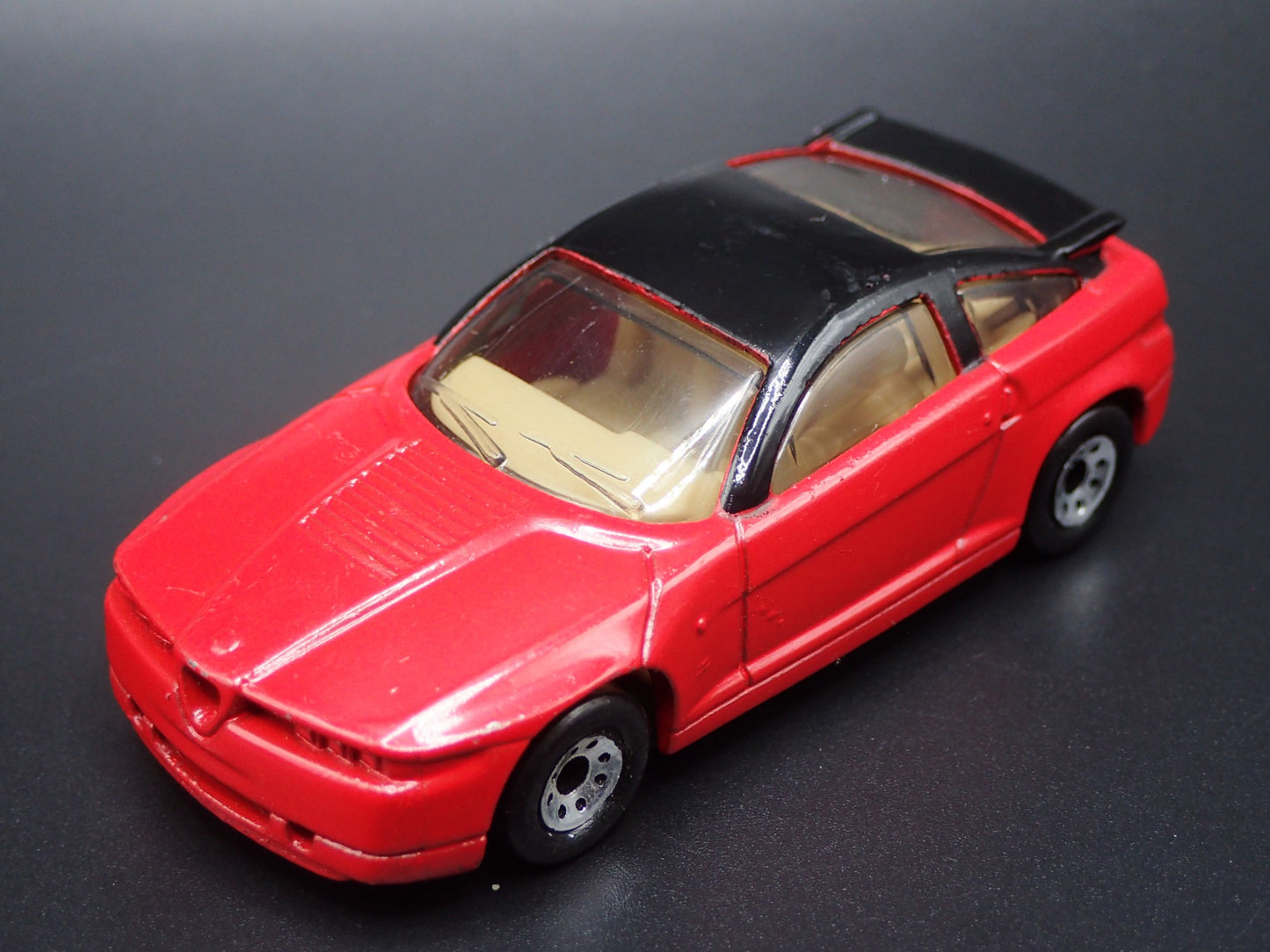 1989-1991 ALFA ROMEO SZ RED 1:64 SCALE COLLECTIBLE DIORAMA DIECAST MODEL CAR