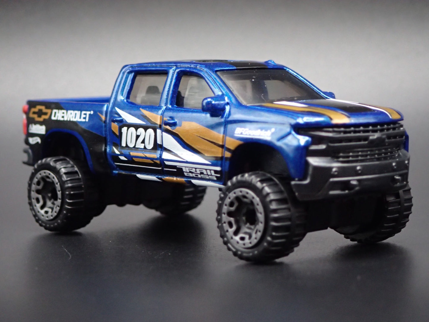 2019 19 CHEVY CHEVROLET SILVERADO LT TRAIL BOSS 1:64 SCALE DIECAST MODEL CAR