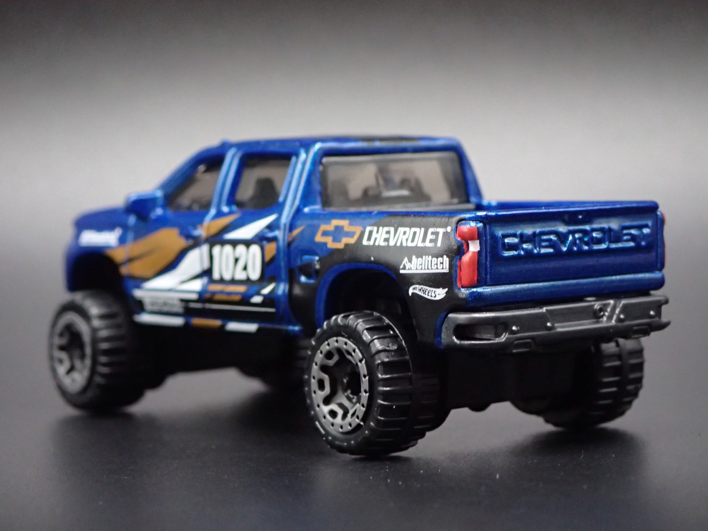 2019 19 CHEVY CHEVROLET SILVERADO LT TRAIL BOSS 1:64 SCALE DIECAST MODEL CAR