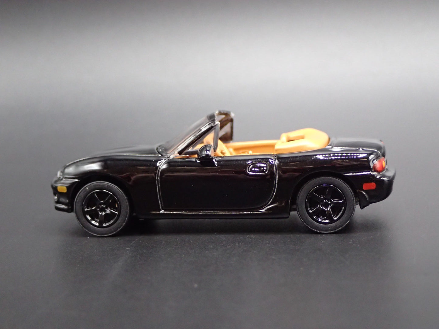 1999-2004 MAZDA MX5 MIATA NB 1:64 SCALE COLLECTIBLE DIORAMA DIECAST MODEL CAR