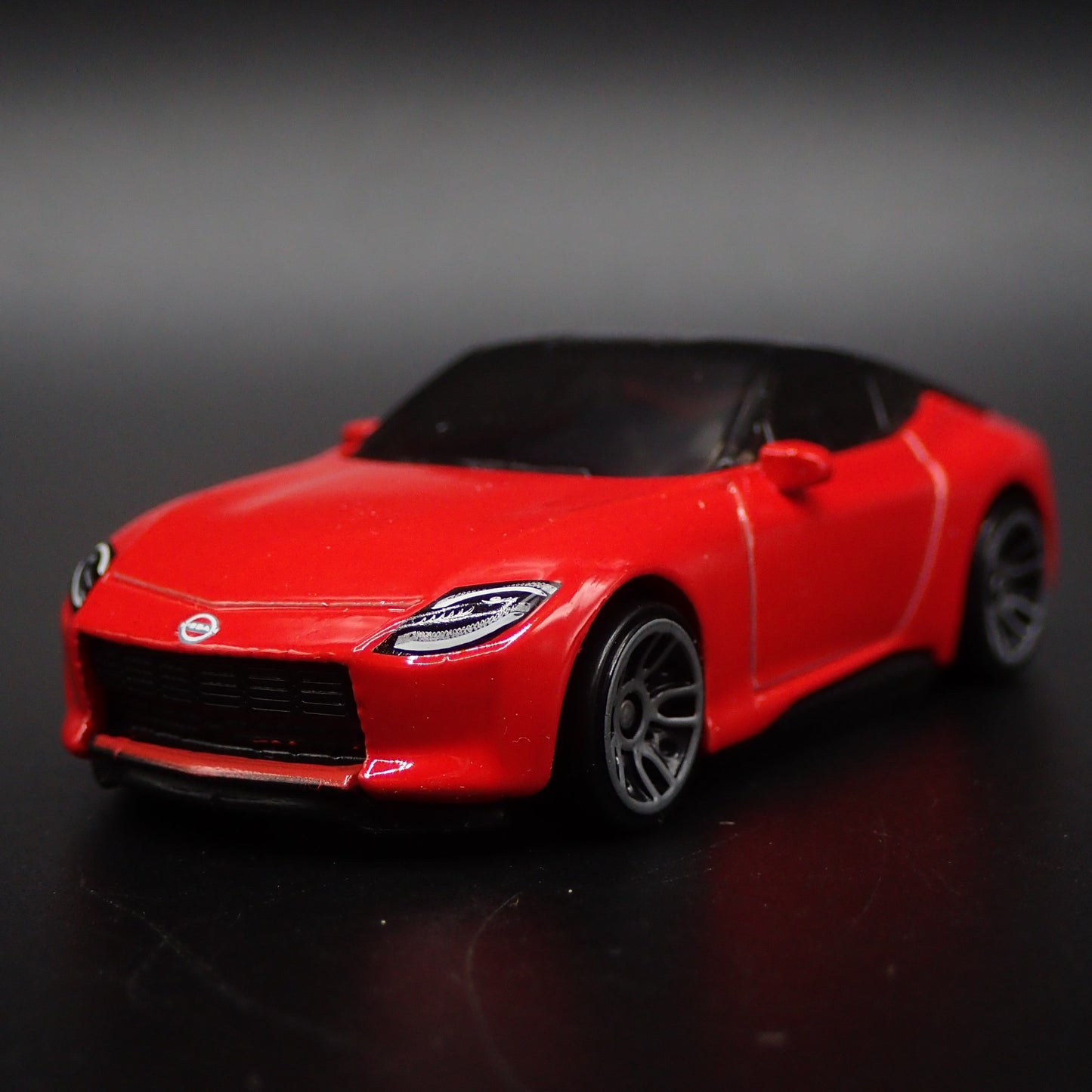 2023-2025 NISSAN Z RED 1:64 SCALE LIMITED COLLECTIBLE DIORAMA DIECAST MODEL CAR