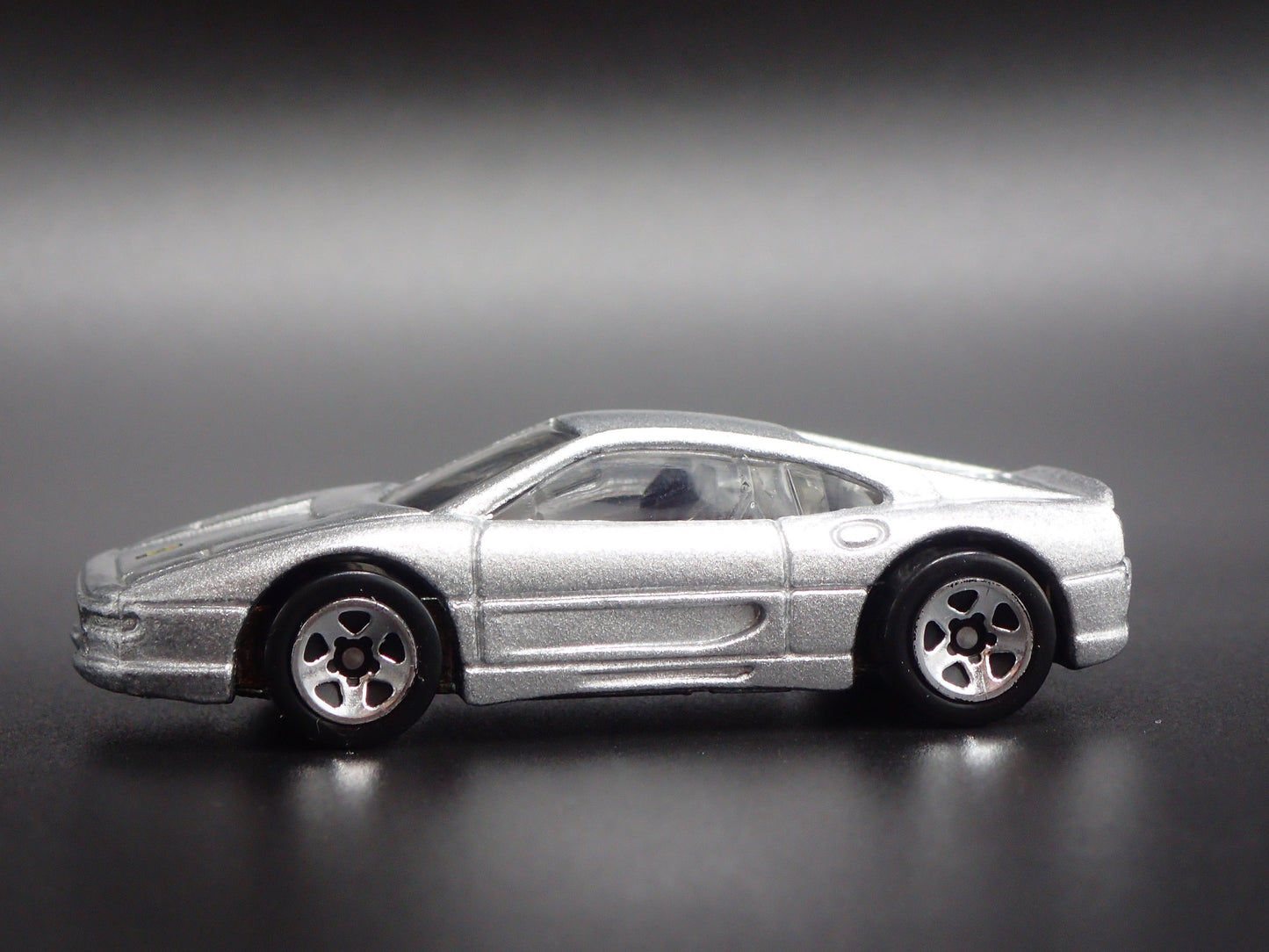 1994-1999 FERRARI 355 SILVER 1:64 SCALE COLLECTIBLE DIORAMA DIECAST MODEL CAR
