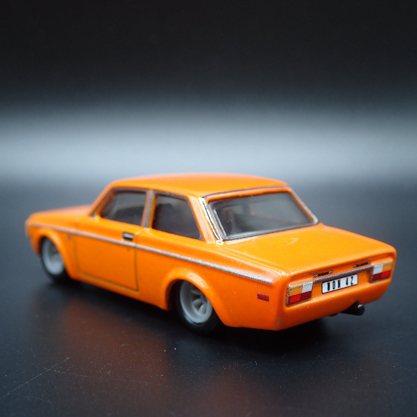 1973 73 VOLVO 142 GL 2 TWO DOOR ORANGE 1:64 SCALE DIORAMA DIECAST MODEL CAR