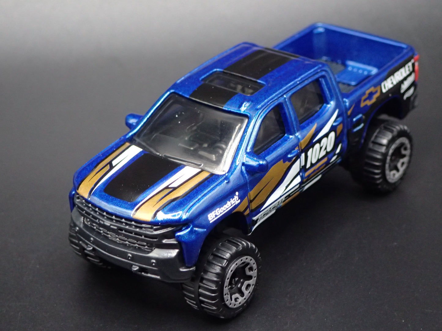 2019 19 CHEVY CHEVROLET SILVERADO LT TRAIL BOSS 1:64 SCALE DIECAST MODEL CAR