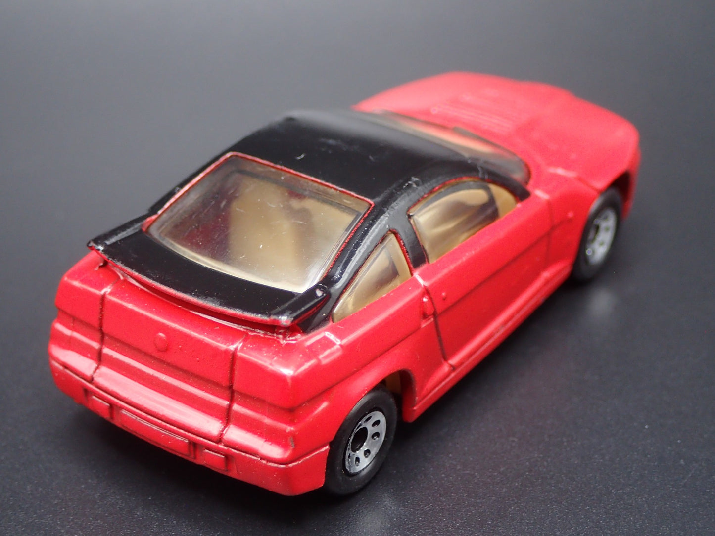 1989-1991 ALFA ROMEO SZ RED 1:64 SCALE COLLECTIBLE DIORAMA DIECAST MODEL CAR