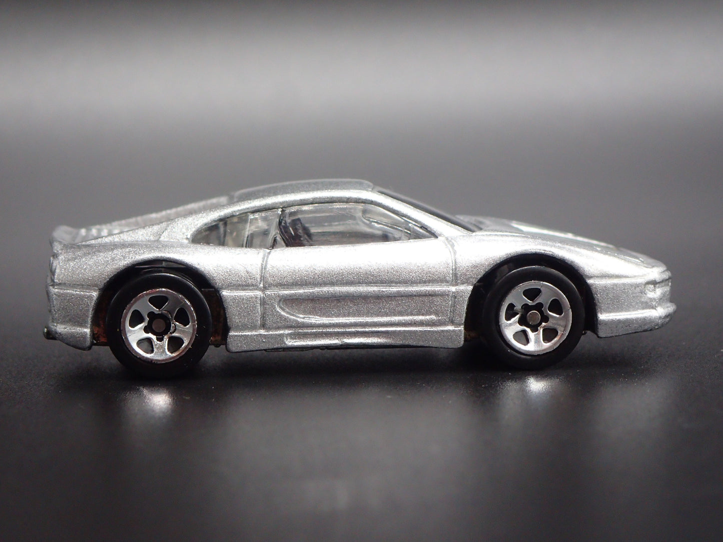 1994-1999 FERRARI 355 SILVER 1:64 SCALE COLLECTIBLE DIORAMA DIECAST MODEL CAR