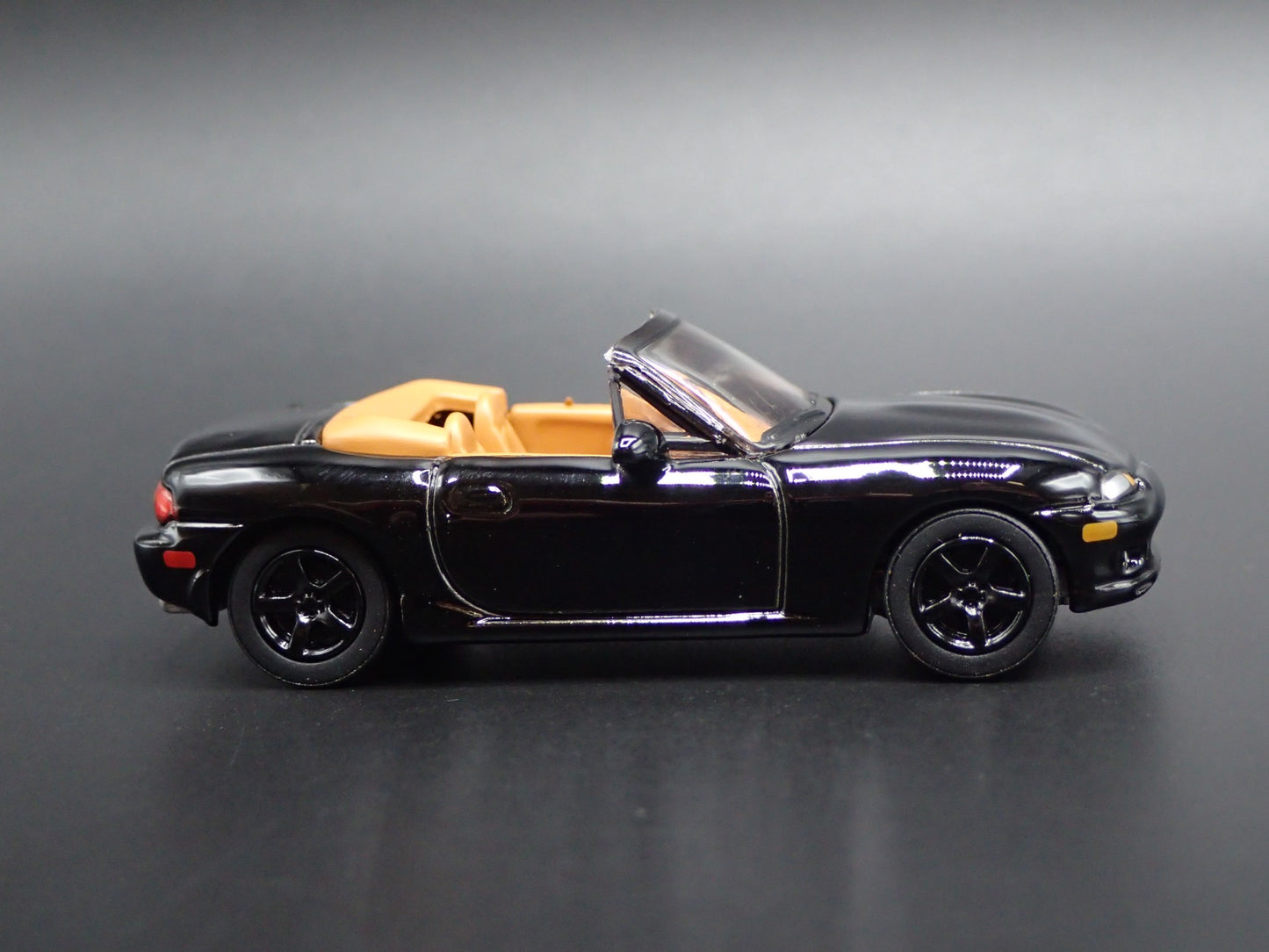 1999-2004 MAZDA MX5 MIATA NB 1:64 SCALE COLLECTIBLE DIORAMA DIECAST MODEL CAR