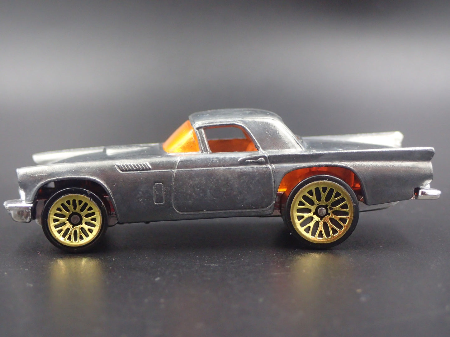 1957 57 FORD THUNDERBIRD TBIRD CUSTOM 1/1 1:64 SCALE DIORAMA DIECAST MODEL CAR