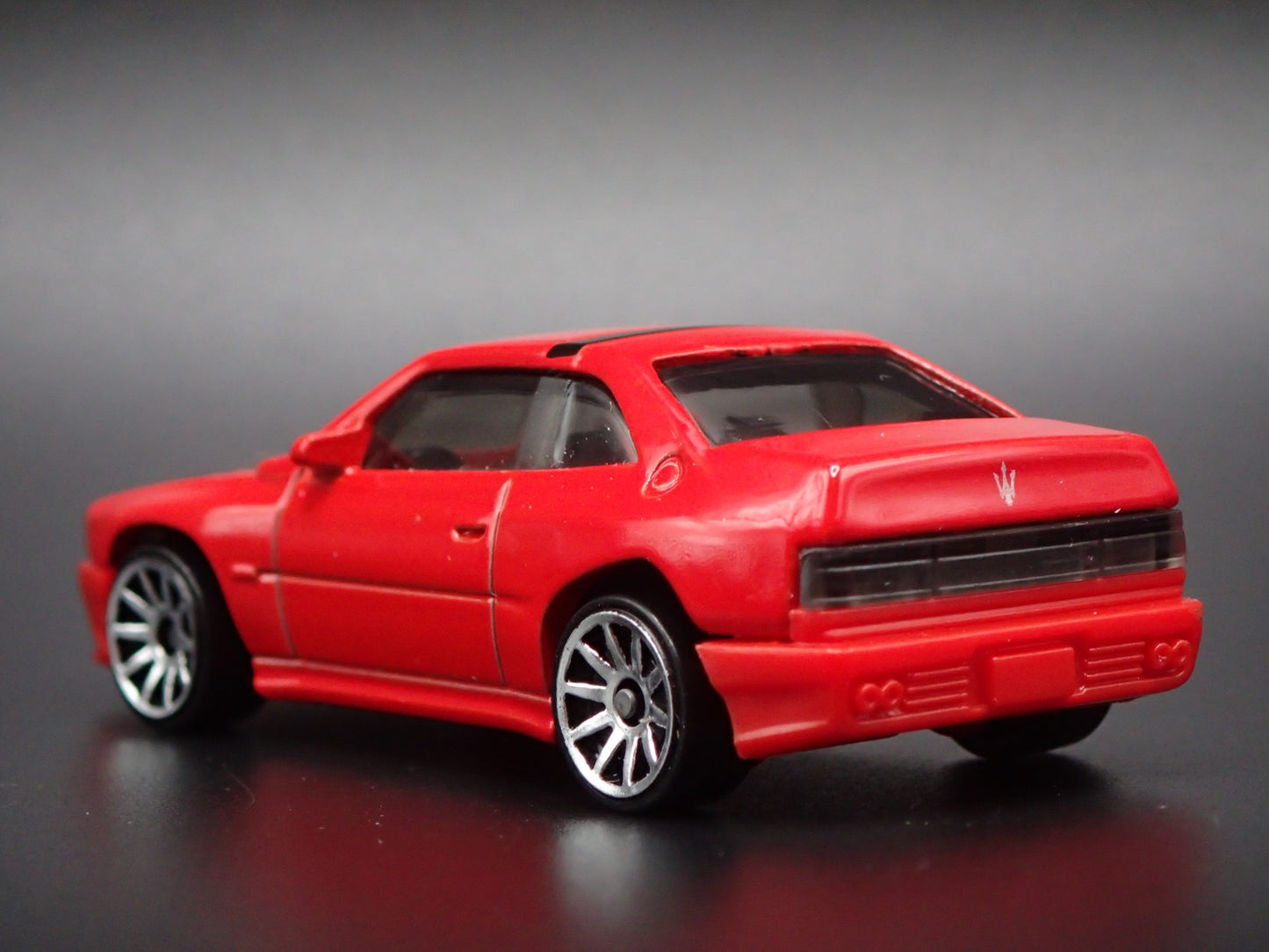 1990-1996 MASERATI SHAMAL RED 1:64 SCALE COLLECTIBLE DIORAMA DIECAST MODEL CAR