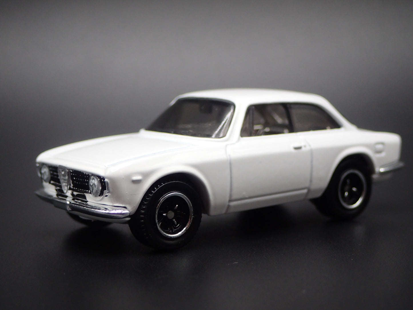 1965-1969 ALFA ROMEO GIULIA SPRINT GTA WHITE 1:64 SCALE DIECAST MODEL CAR