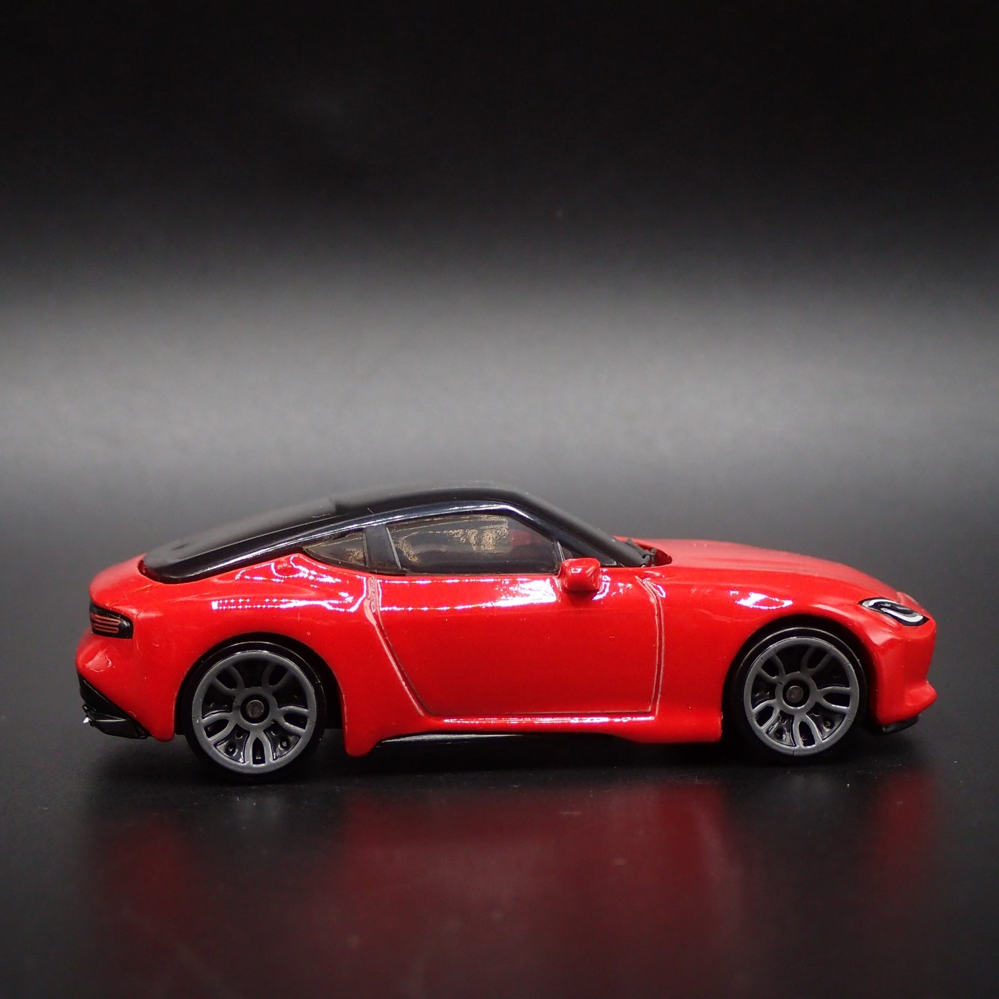 2023-2025 NISSAN Z RED 1:64 SCALE LIMITED COLLECTIBLE DIORAMA DIECAST MODEL CAR